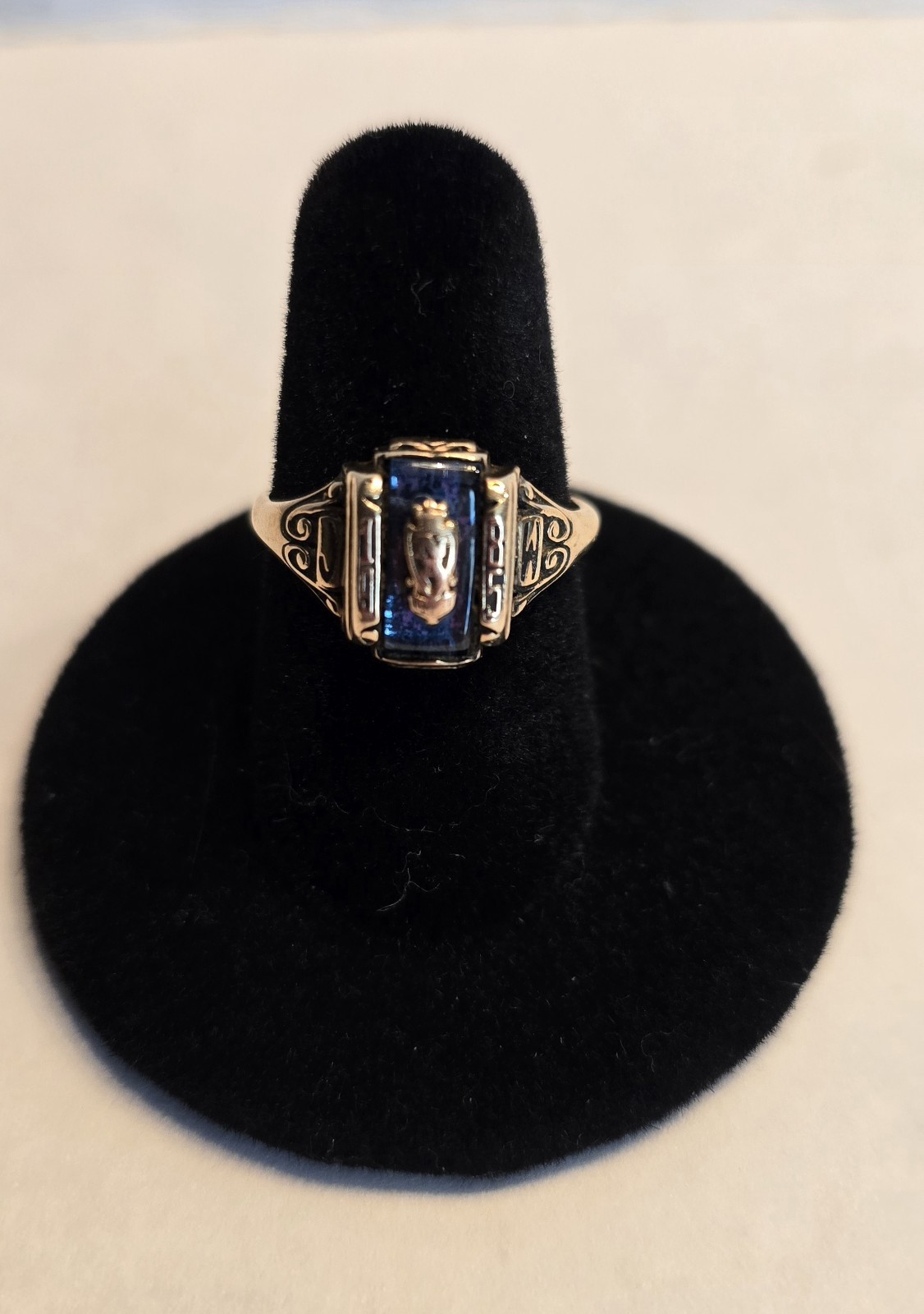 VINTAGE GOLD RING 10K 1985 HERFF JONES HJ LADIES CLASS SIGNET RING W/ STONE VINTAGE GOLD RING 10K 1985 HERFF JONES HJ LADIES CLASS SIGNET RING W/ STONE