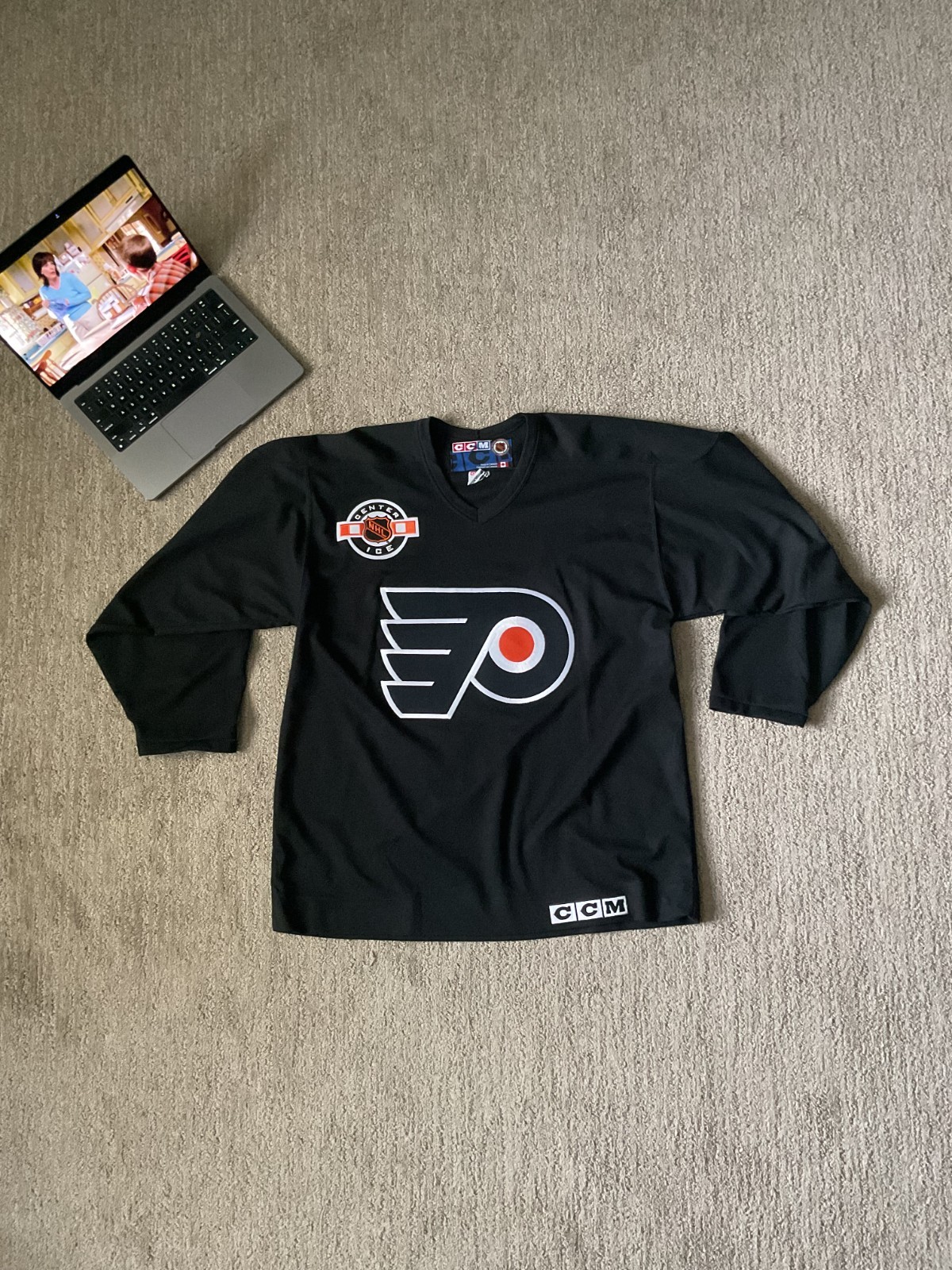 Vintage CCM PHILADELPHIA FLYERS Center Ice Practice Hockey Jersey BLACK Large Vintage CCM PHILADELPHIA FLYERS Center Ice Practice Hockey Jersey BLACK Large
