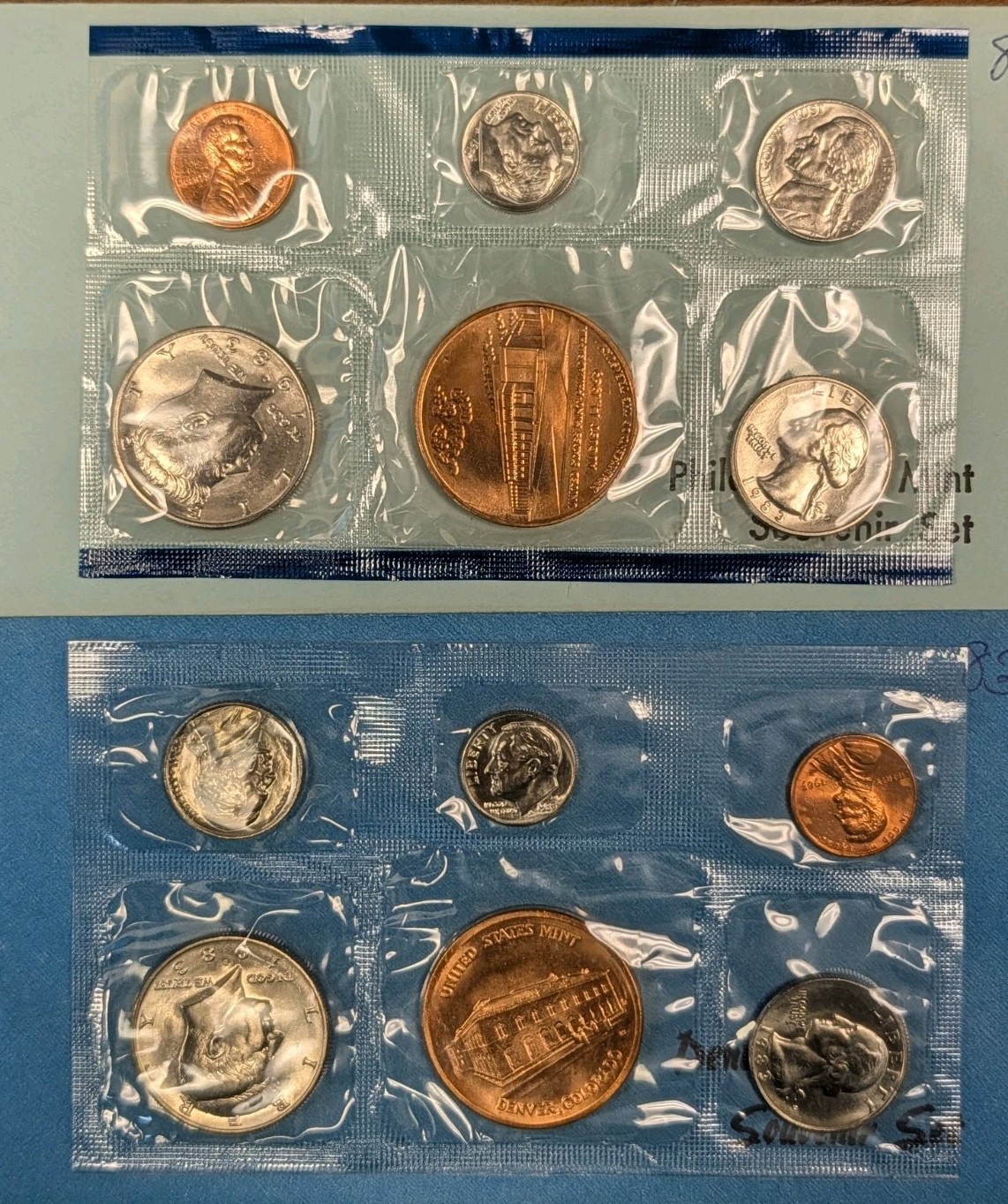 1983 US MINT UNCIRCULATED DENVER AND PHILADELPHIA SOUVENIR SETS PNG 1983 US MINT UNCIRCULATED DENVER AND PHILADELPHIA SOUVENIR SETS PNG