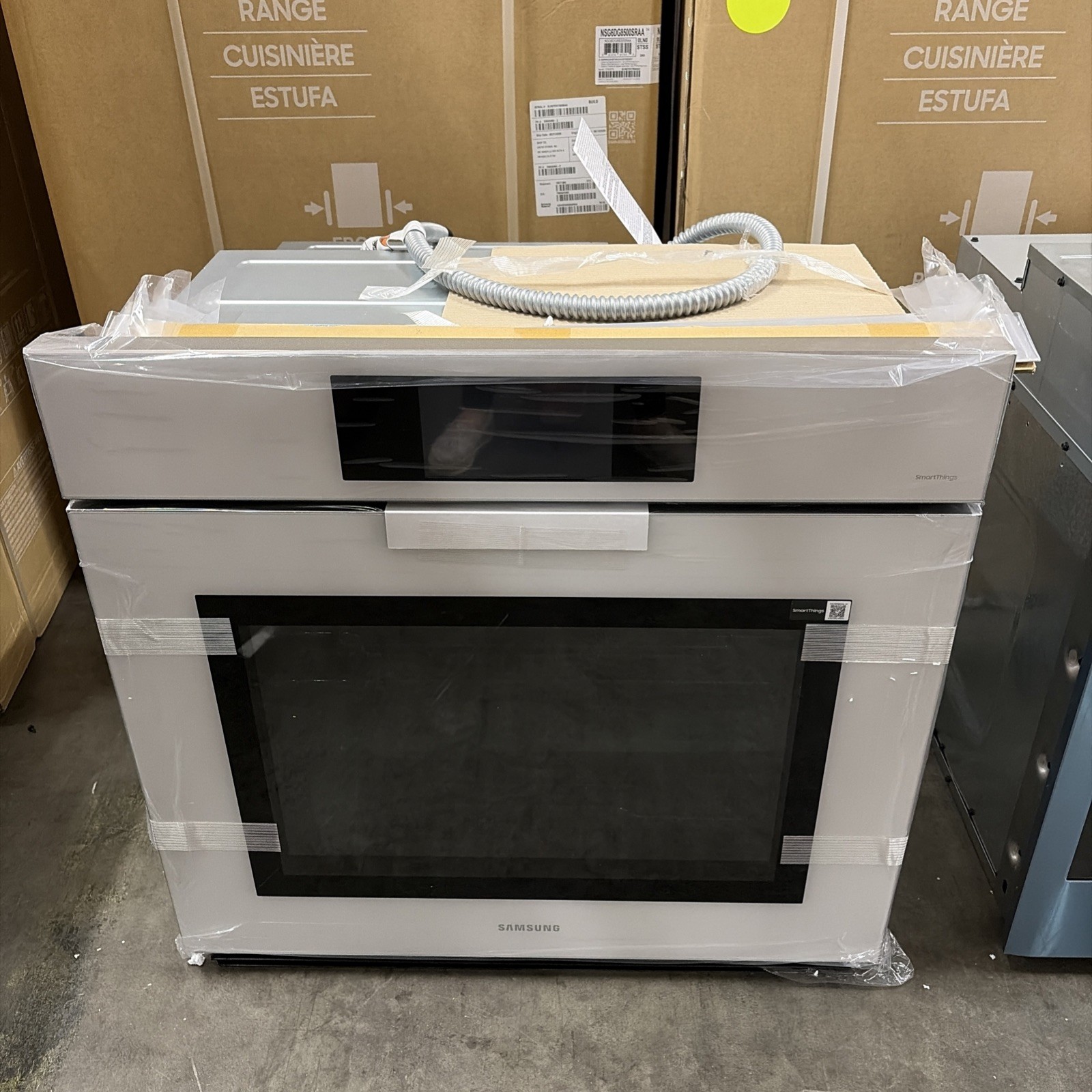 SAMSUNG BESPOKE 30” BUILT-IN SINGLE ELECTRIC CONVECTION WALL OVEN NV51CB700S12 SAMSUNG BESPOKE 30” BUILT-IN SINGLE ELECTRIC CONVECTION WALL OVEN NV51CB700S12