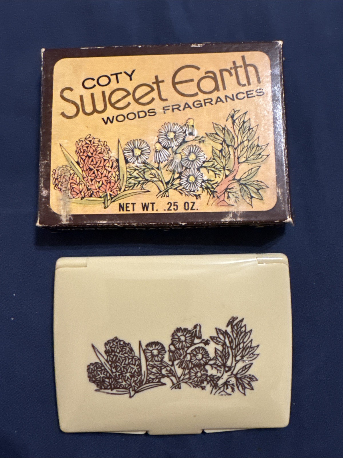 Vintage Coty Sweet Earth Wood Fragrances Sandalwood Amberwood Patchouli Compact Vintage Coty Sweet Earth Wood Fragrances Sandalwood Amberwood Patchouli Compact