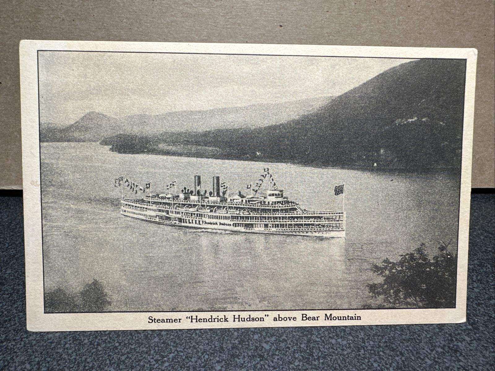 Steamer Hendrick, Hudson postcard ￼