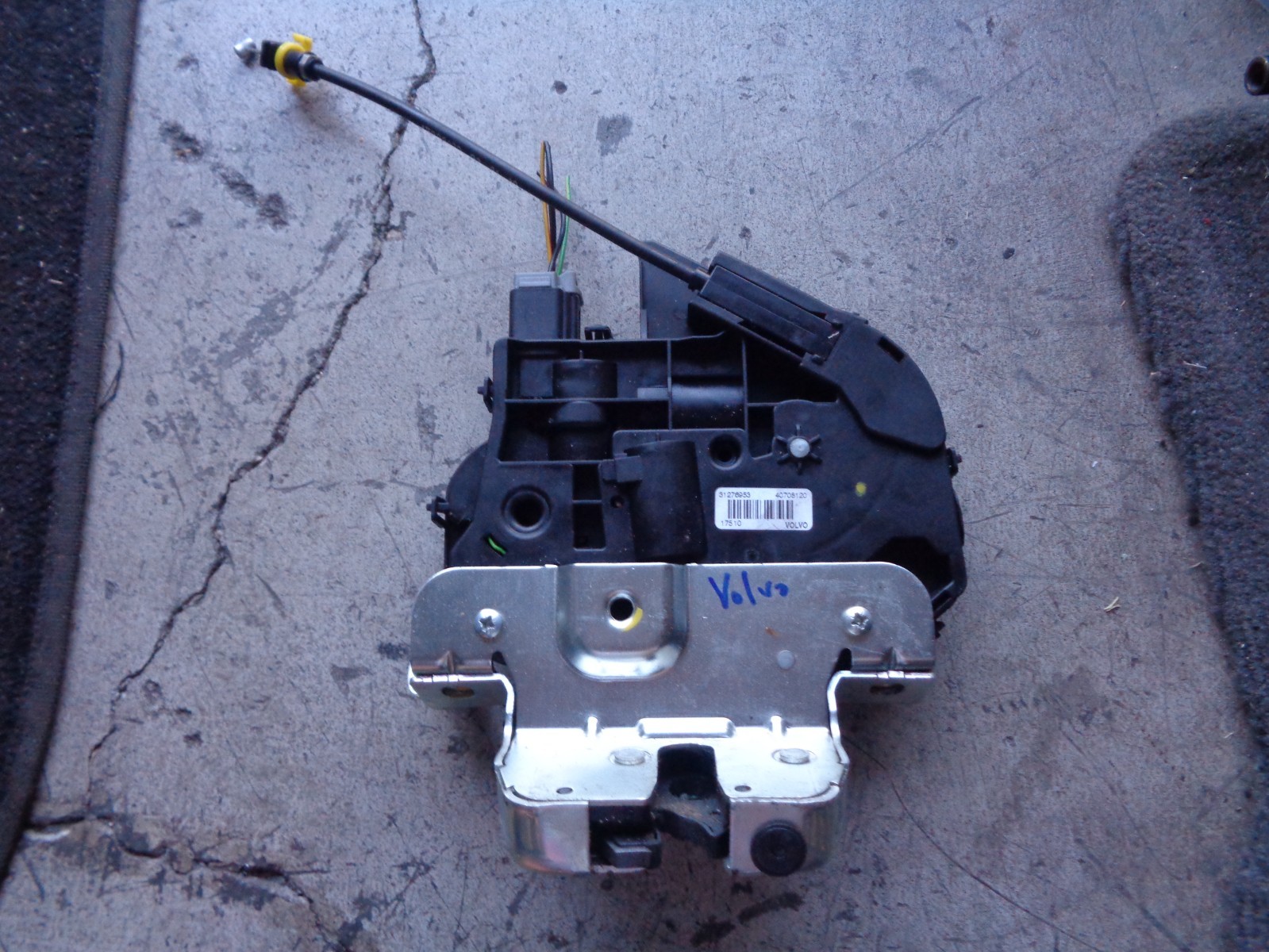 08-15 Volvo V70 XC70 III Rear Liftgate Trunk Lock Actuator Latch OEM 31276953 08-15 Volvo V70 XC70 III Rear Liftgate Trunk Lock Actuator Latch OEM 31276953