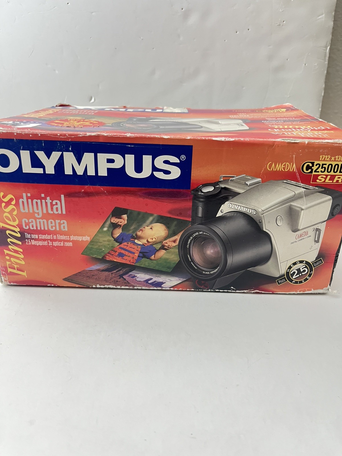 Olympus CAMEDIA C-2500L 2.5MP Digital SLR Camera  needs batteries  