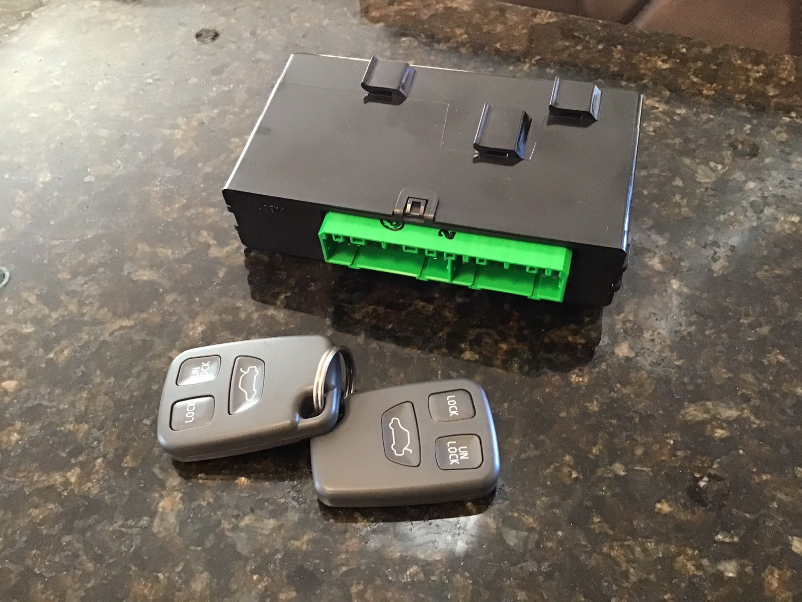 VOLVO C70 P80 MK1 RARE CENTRAL LOCKING ALARM CONTROL + 2 MATCHED REMOTES 9472463