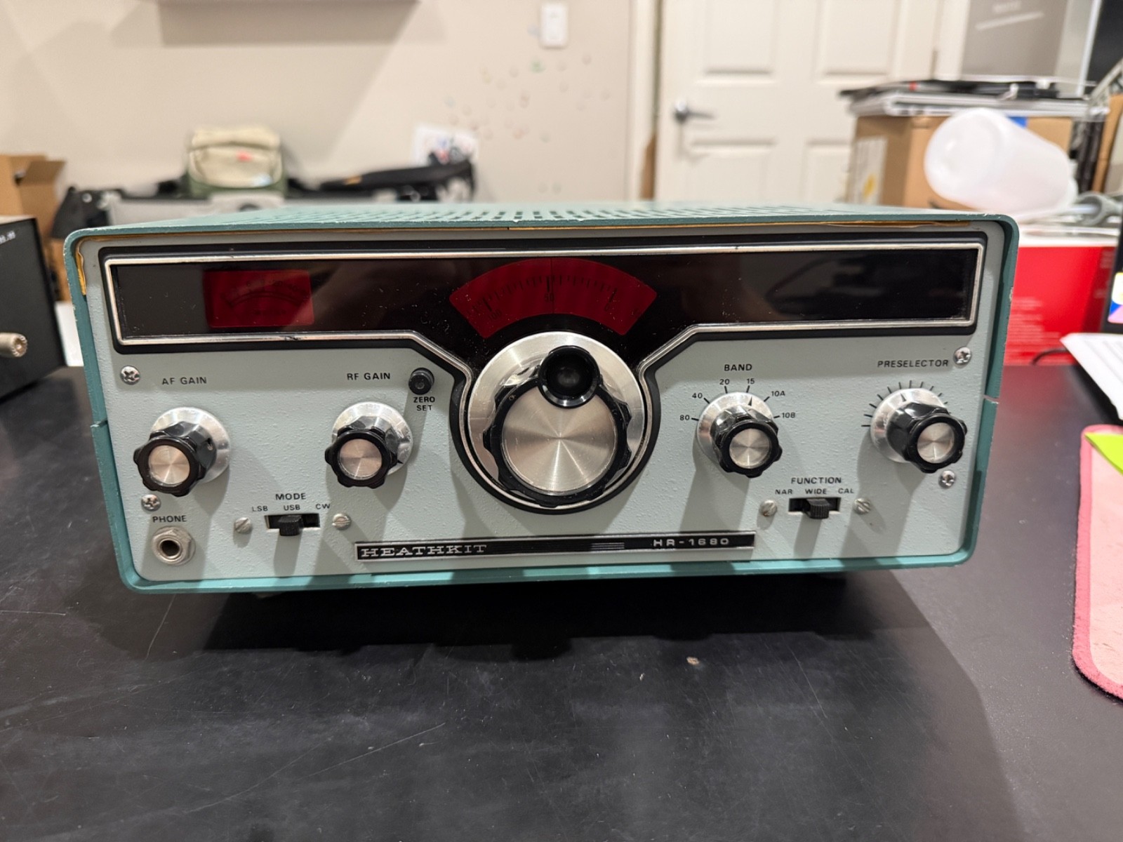 Vintage Heathkit HR-1680 Ham Radio Shortwave Receiver - Powers On