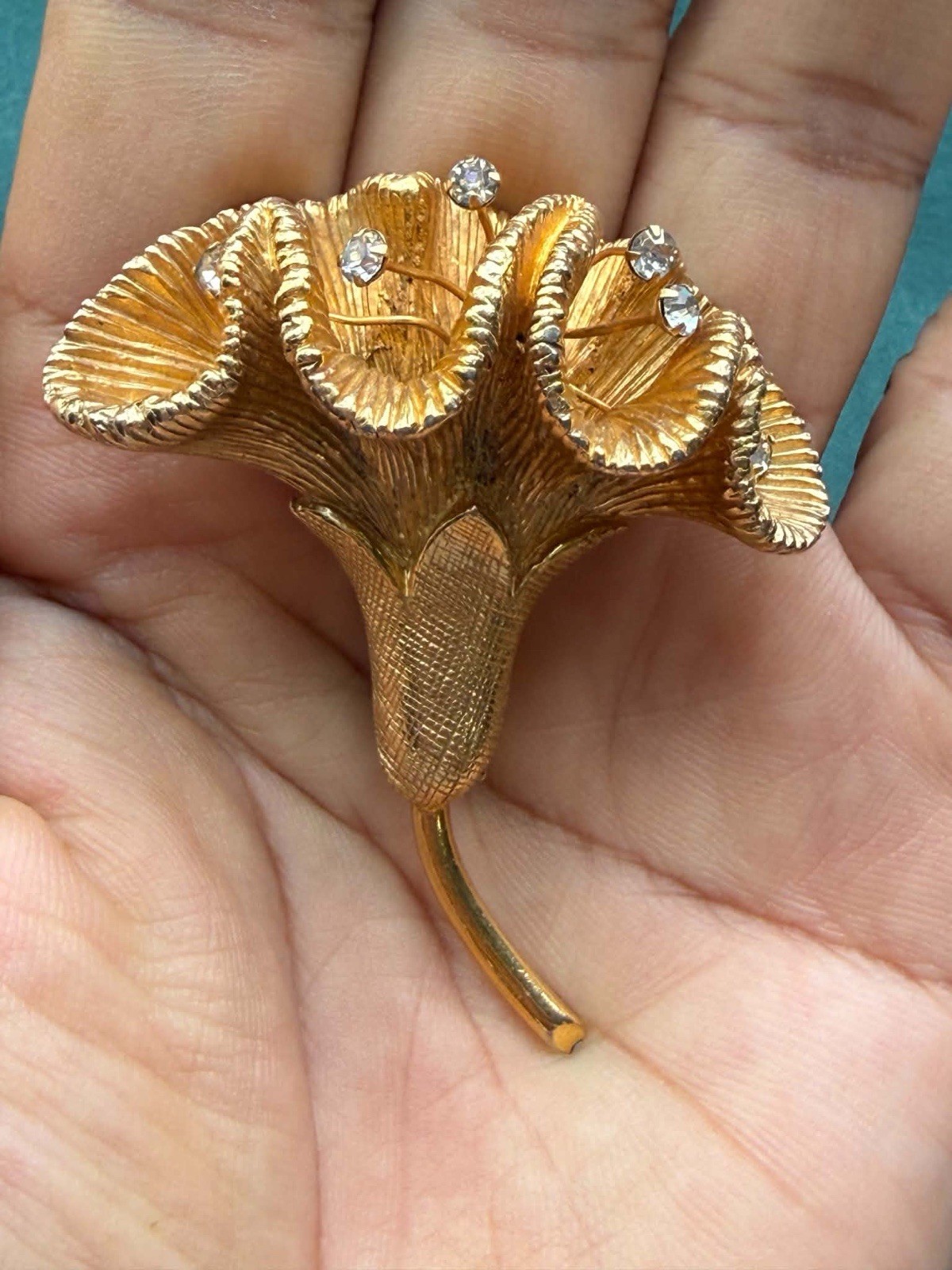 Vtg Signed Castlecliff Gold Tone Flower Clear Rhinestones Pin Brooch