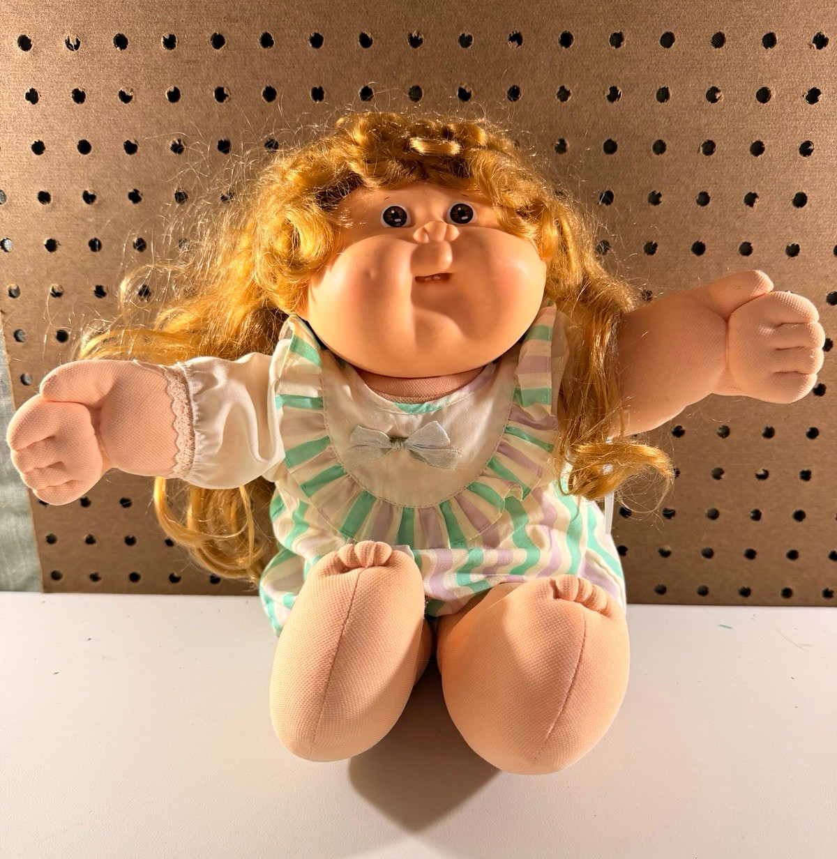 Vintage late-1980s Coleco Cabbage Patch Kids girl — Head Mold #17 —blonde
