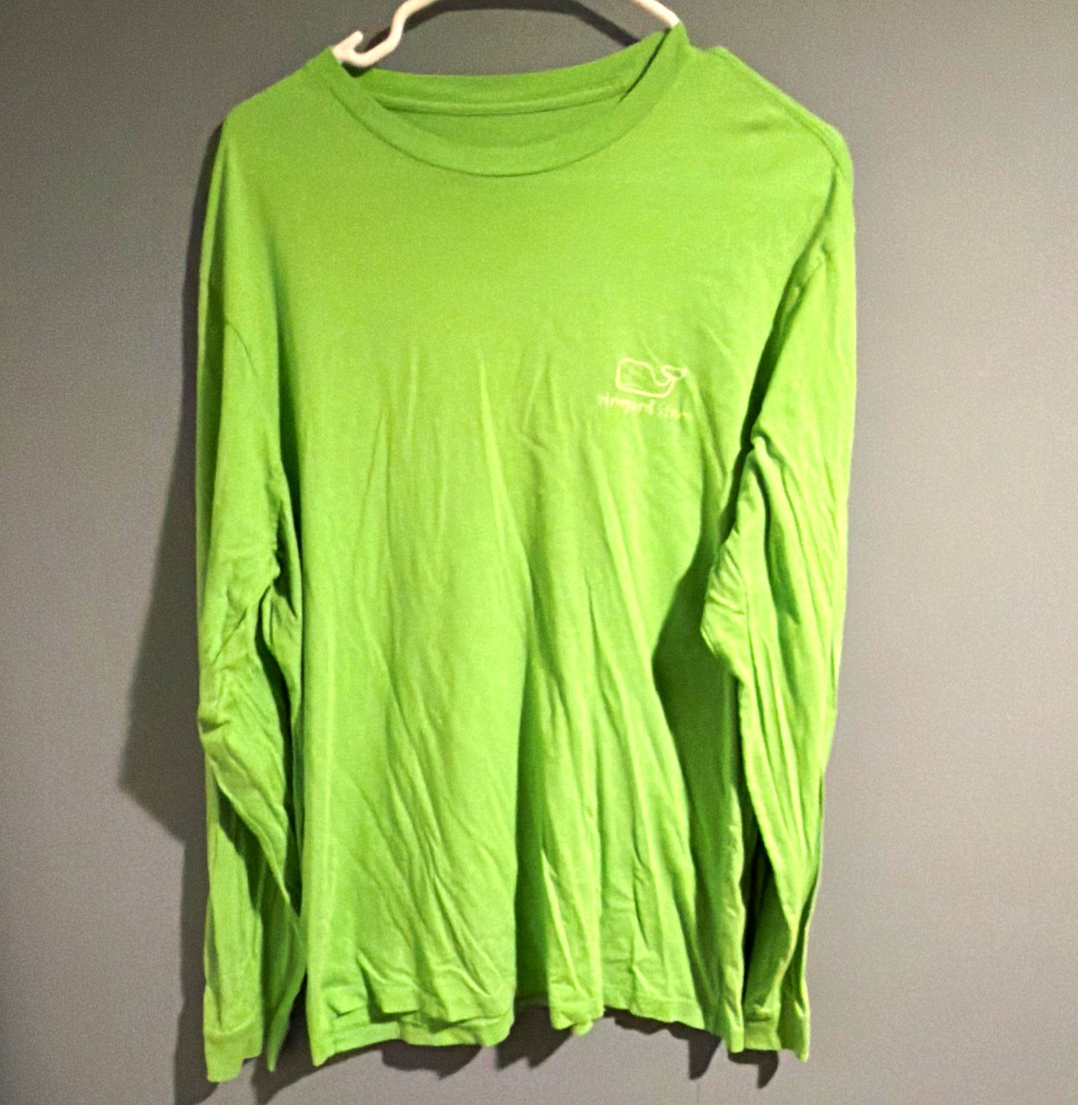 Vineyard Vines Men’s Green Long Sleeve Crew Neck Whale Logo Graphic Tee Vineyard Vines Men’s Green Long Sleeve Crew Neck Whale Logo Graphic Tee