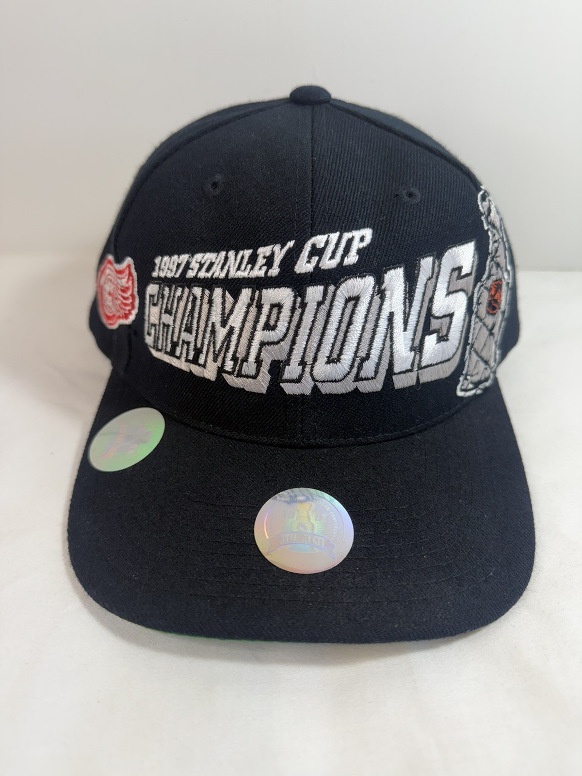 Vintage 1997 Stanley Cup Champions Detroit Red Wings Snapback Hat NHL Cap Vintage 1997 Stanley Cup Champions Detroit Red Wings Snapback Hat NHL Cap
