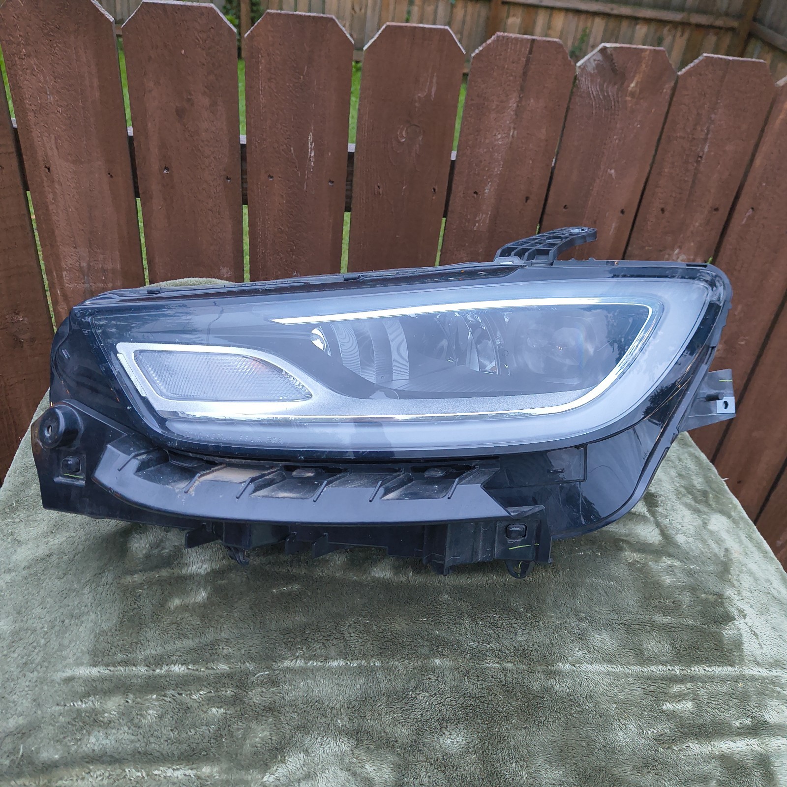 2021-2026 Chrysler Pacifica Driver Side LED Headlight With DRL Damaged