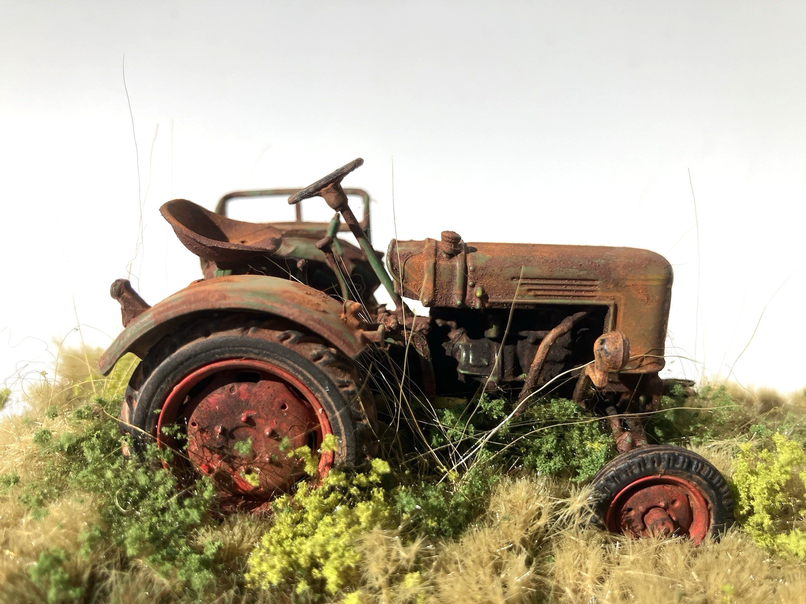 Weathered Universal Hobbies 1/43 Scale O Gauge 1958 Fendt Barn Find Tractor  