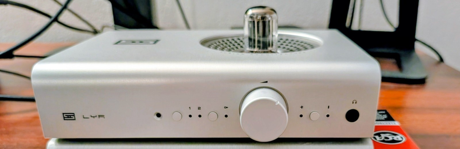 DEFECTIVE Schiit Lyr Hybrid Tube Solid State Headphone Amplifier Excel G3D DEFECTIVE Schiit Lyr Hybrid Tube Solid State Headphone Amplifier Excel G3D