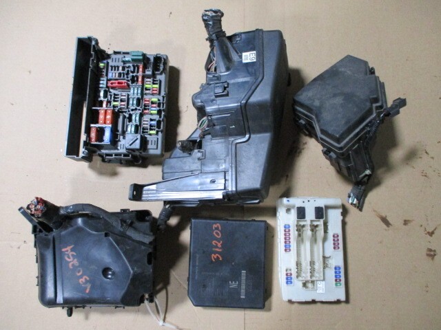 2018 Genesis G80 Engine Compartment Fuse Box OEM 86K Miles - LKQ430558440