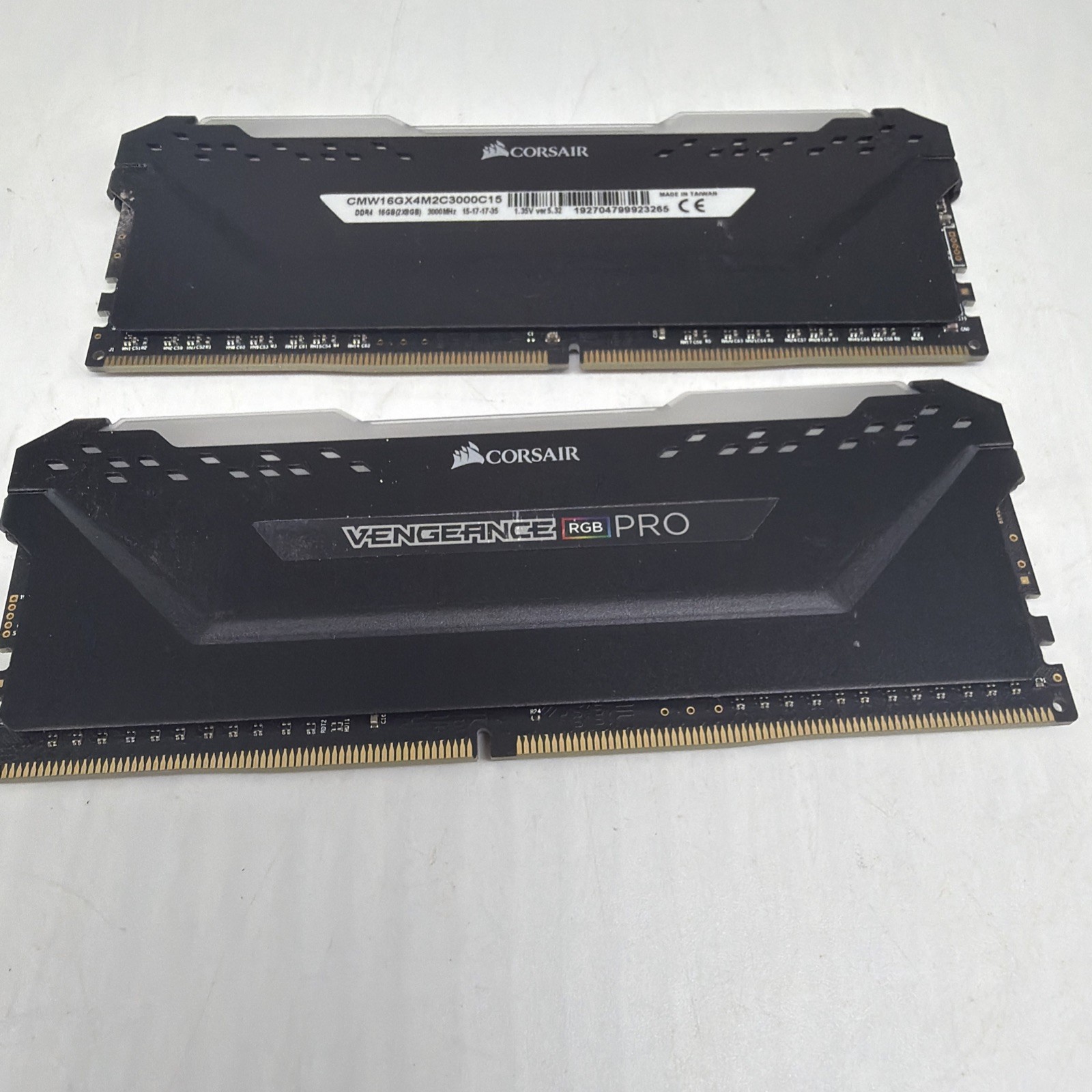 Corsair Vengeance RGB Pro 16GB (2x8GB) RAM DDR4 3200MHz CMW16GX4M2C3200C16 Corsair Vengeance RGB Pro 16GB (2x8GB) RAM DDR4 3200MHz CMW16GX4M2C3200C16