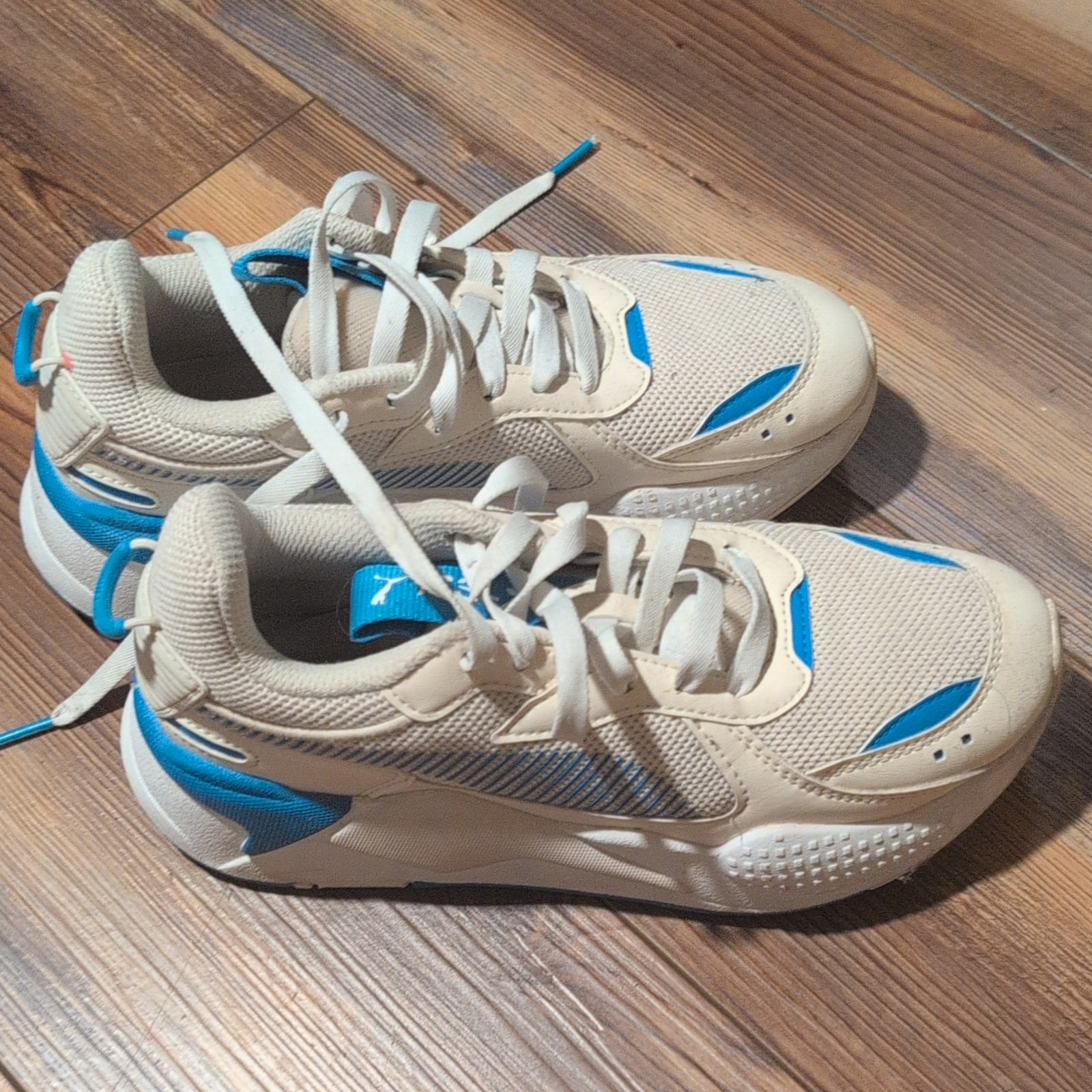 PUMA Teens White/Blue Colorblock Low Top Lace-Up Athletic Sneakers PUMA Teens White/Blue Colorblock Low Top Lace-Up Athletic Sneakers