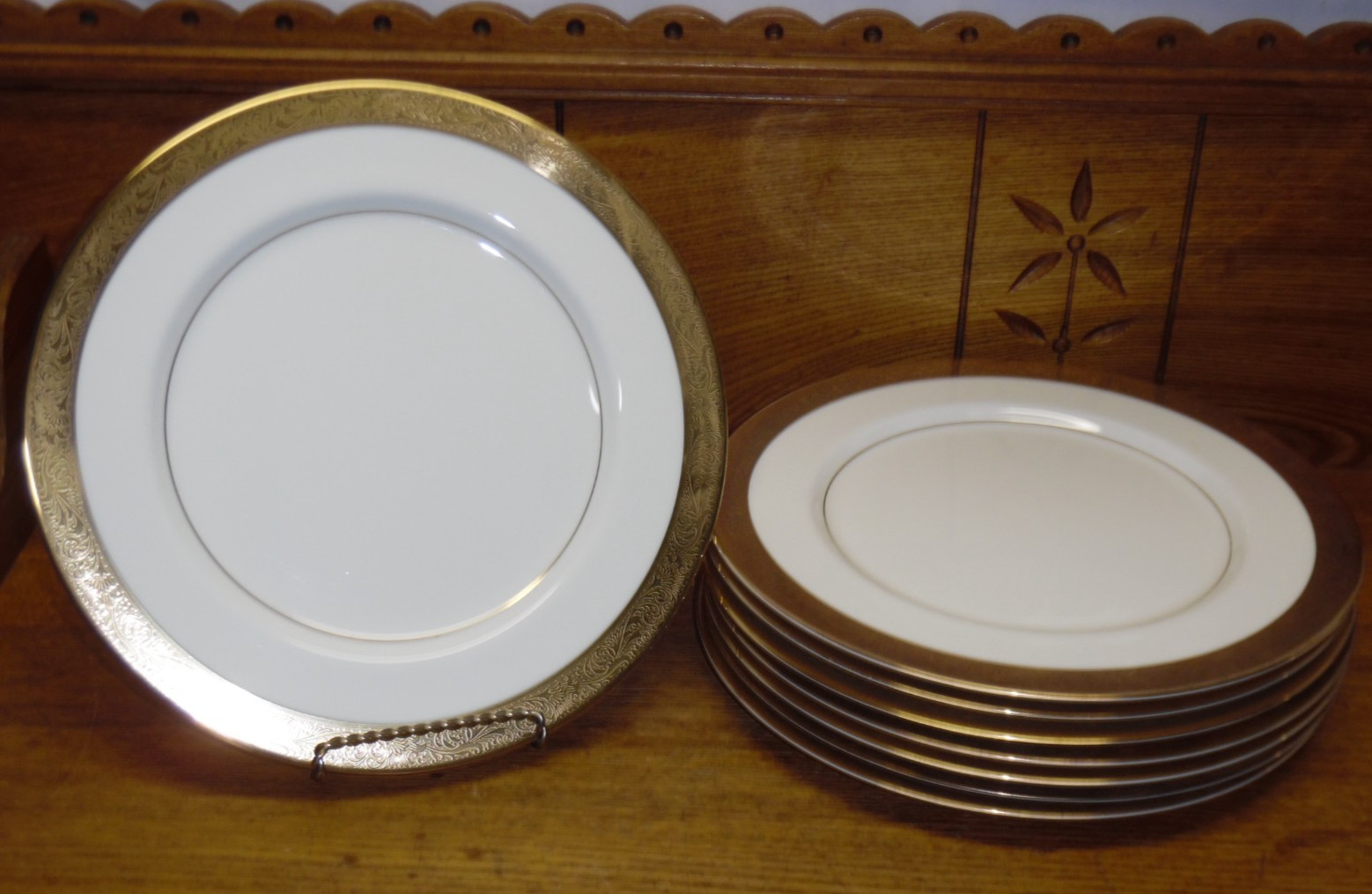 8 Mikasa Bone China Dinner Plates - Harrow - 10 5/8\