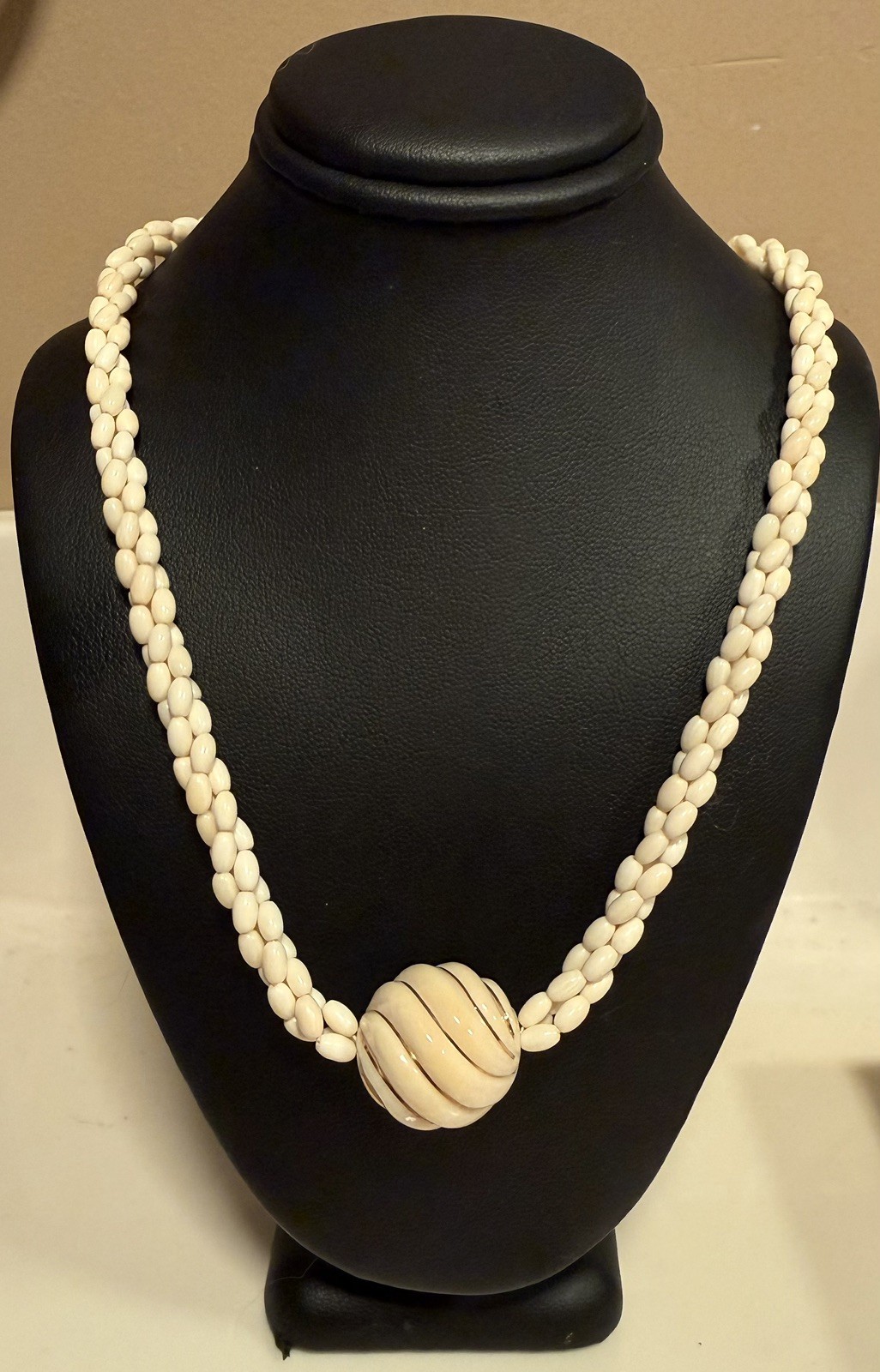 Vintage Carved / Polished Bead 18