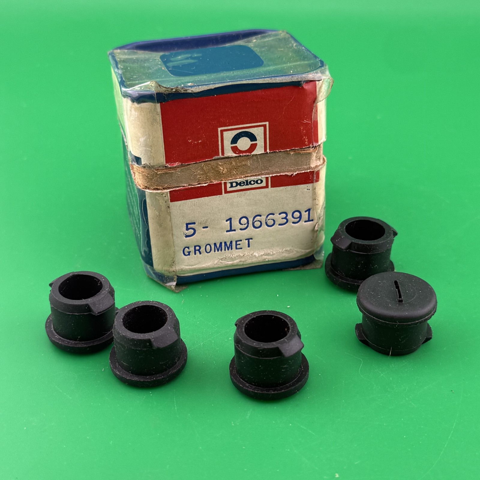 NOS OEM GM Starter Field Frame Terminal Grommets Lot of 5 1966391