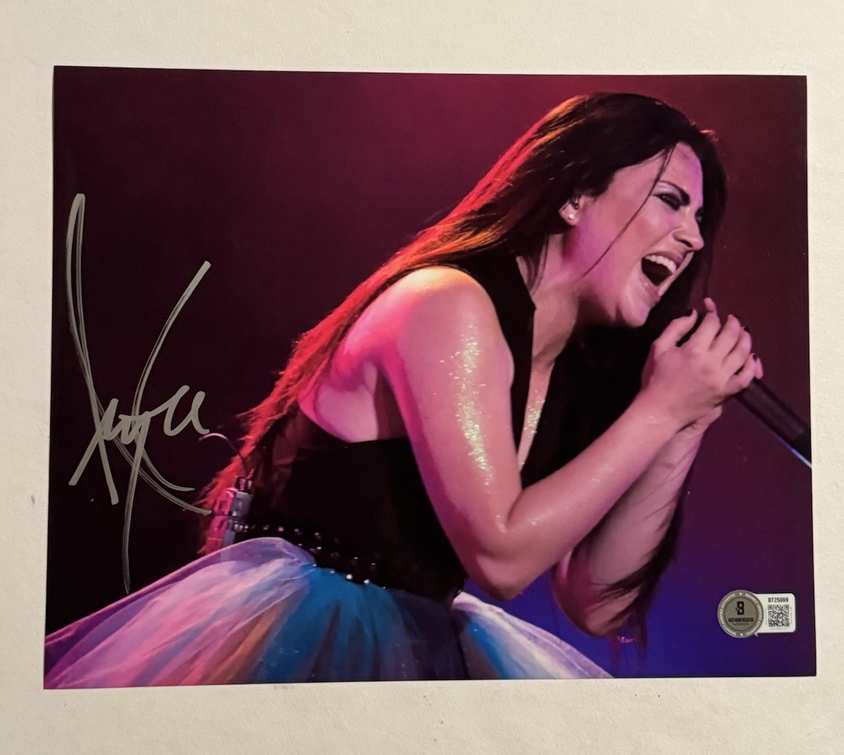 AMY LEE HAND SIGNED 8x10 PHOTO AUTOGRAPHED EVANESCENCE LEAD SINGER BAS COA AMY LEE HAND SIGNED 8x10 PHOTO AUTOGRAPHED EVANESCENCE LEAD SINGER BAS COA