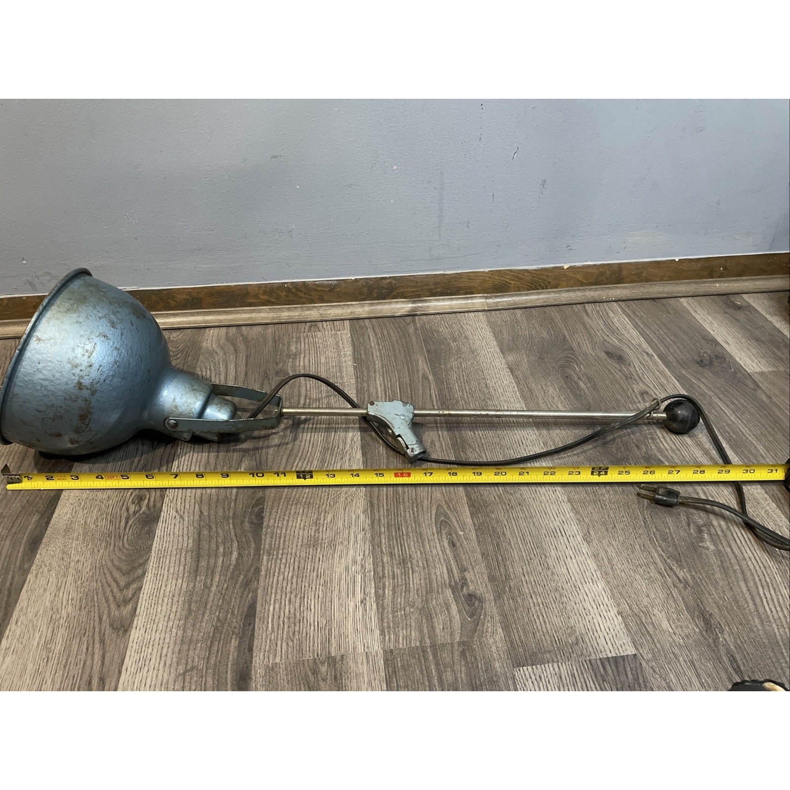 VTG 50s MCM Industrial Bretford Articulating Metal Pharmacy Floor Lamp.No Tripod VTG 50s MCM Industrial Bretford Articulating Metal Pharmacy Floor Lamp.No Tripod