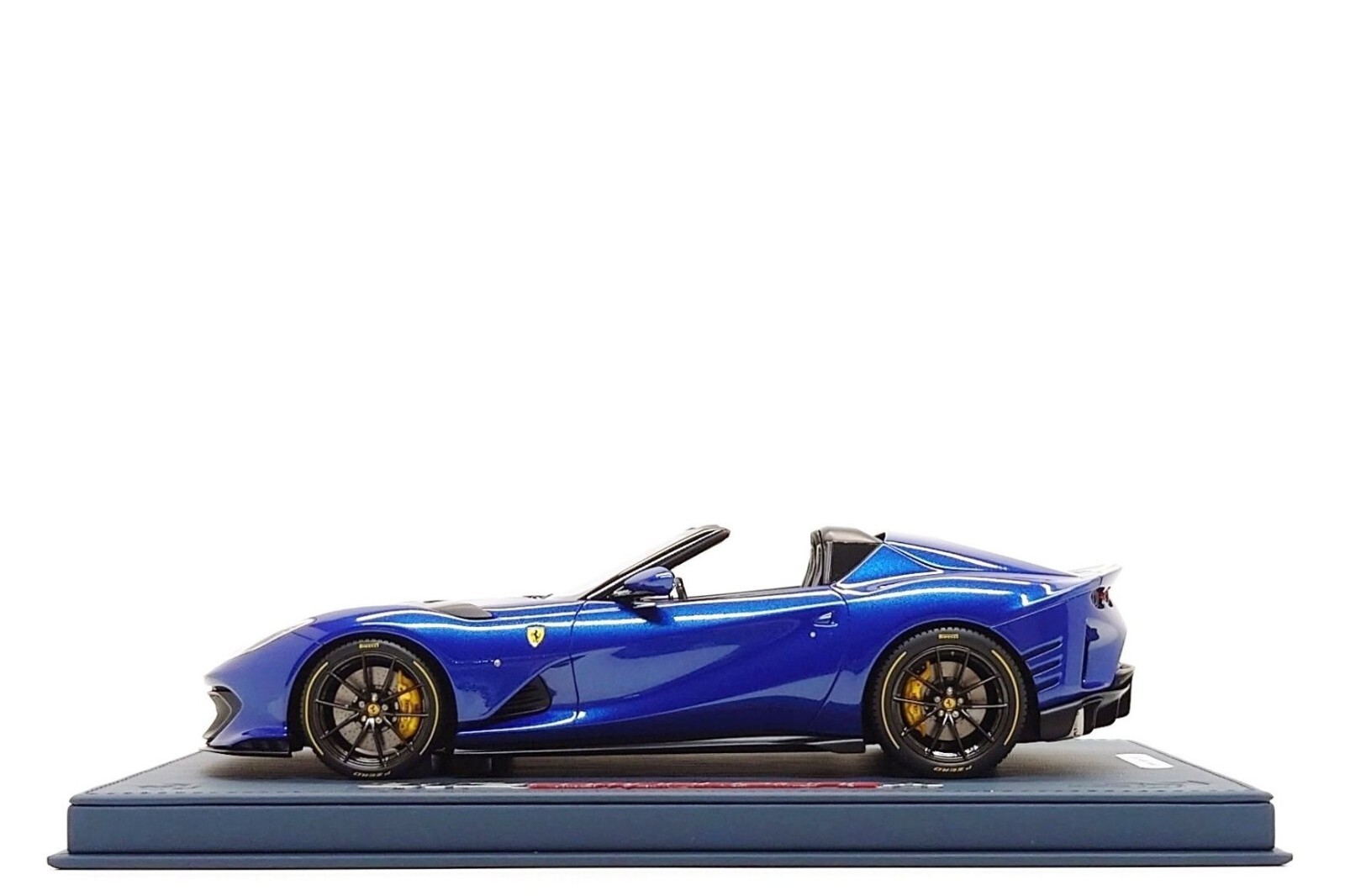 BBR Deluxe 1:18 Ferrari 812 Competizione Aperta in Blu Tour de France / Yellow