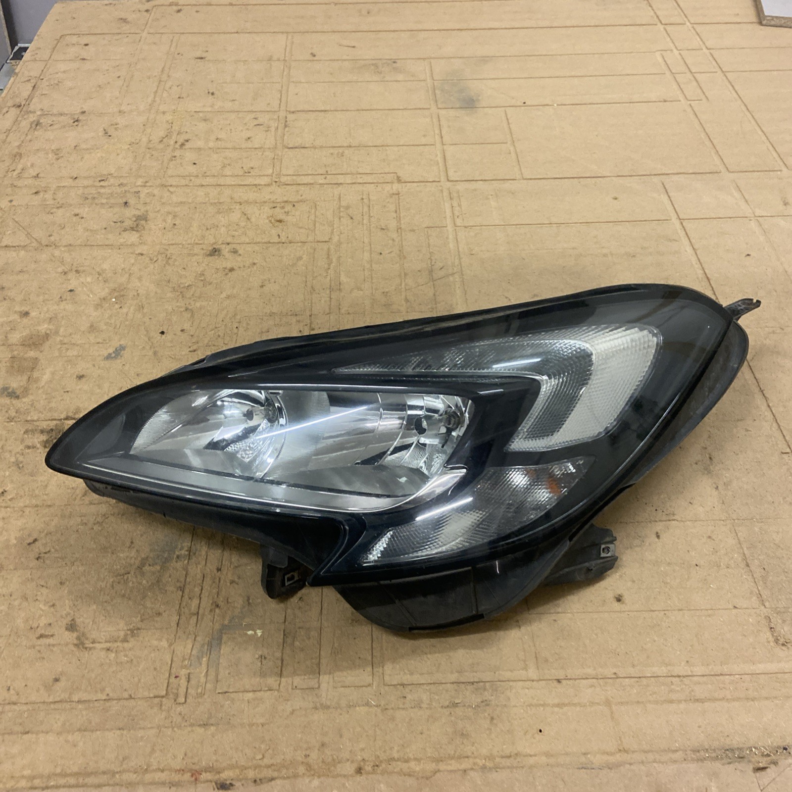 VAUXHALL CORSA E PASSENGER SIDE HEADLIGHT IN BLACK 13381345LH *2015-2019* VAUXHALL CORSA E PASSENGER SIDE HEADLIGHT IN BLACK 13381345LH *2015-2019*