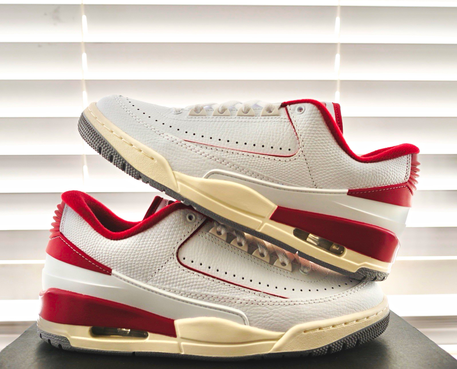 Jordan Air Jordan 2/3 (GS) Boys 7 White/Red Low Top Lace Up Basketball