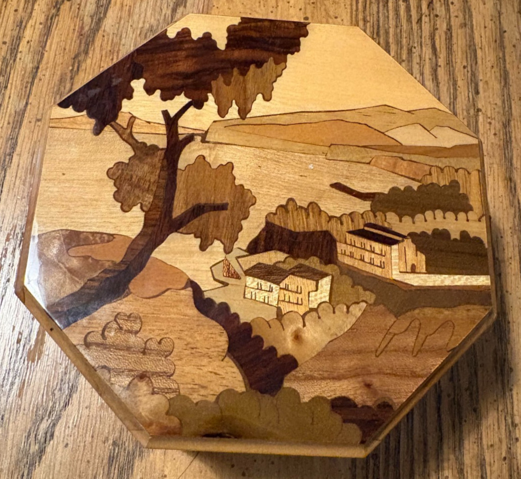 Octagonal Italian Inlaid Wood Sorrento Italy Jewelry Trinket Box Velvet Lining