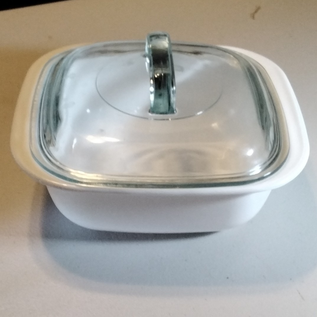 CorningWare Simply Lite White Glass Square 1.5 qt Casserole Dish w/ Lid CorningWare Simply Lite White Glass Square 1.5 qt Casserole Dish w/ Lid
