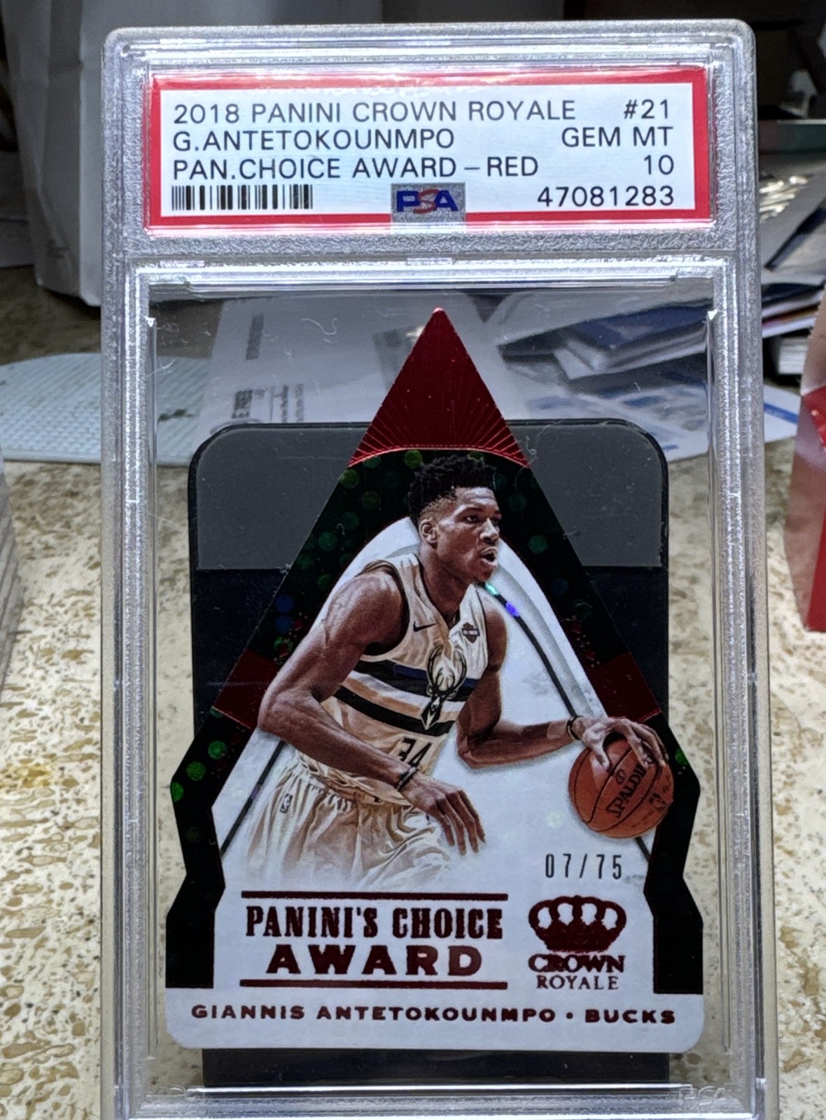 2018-19 Panini Crown Royale -lChoice Award Giannis Antetokounmpo 7/75 PSA 10