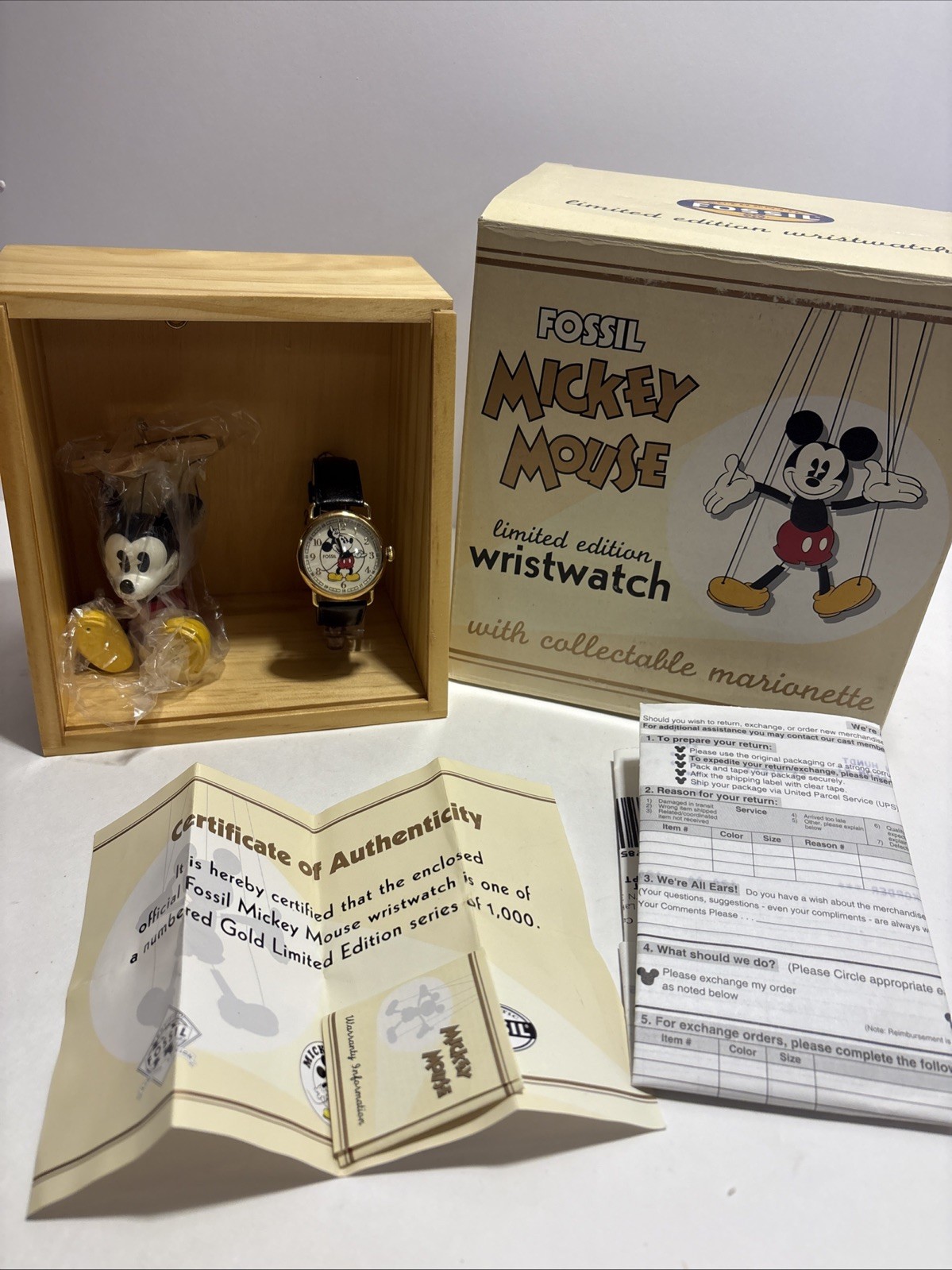 Fossil Limited Edition 0441/1000 Mickey Mouse Watch with Collectible Marionette Fossil Limited Edition 0441/1000 Mickey Mouse Watch with Collectible Marionette
