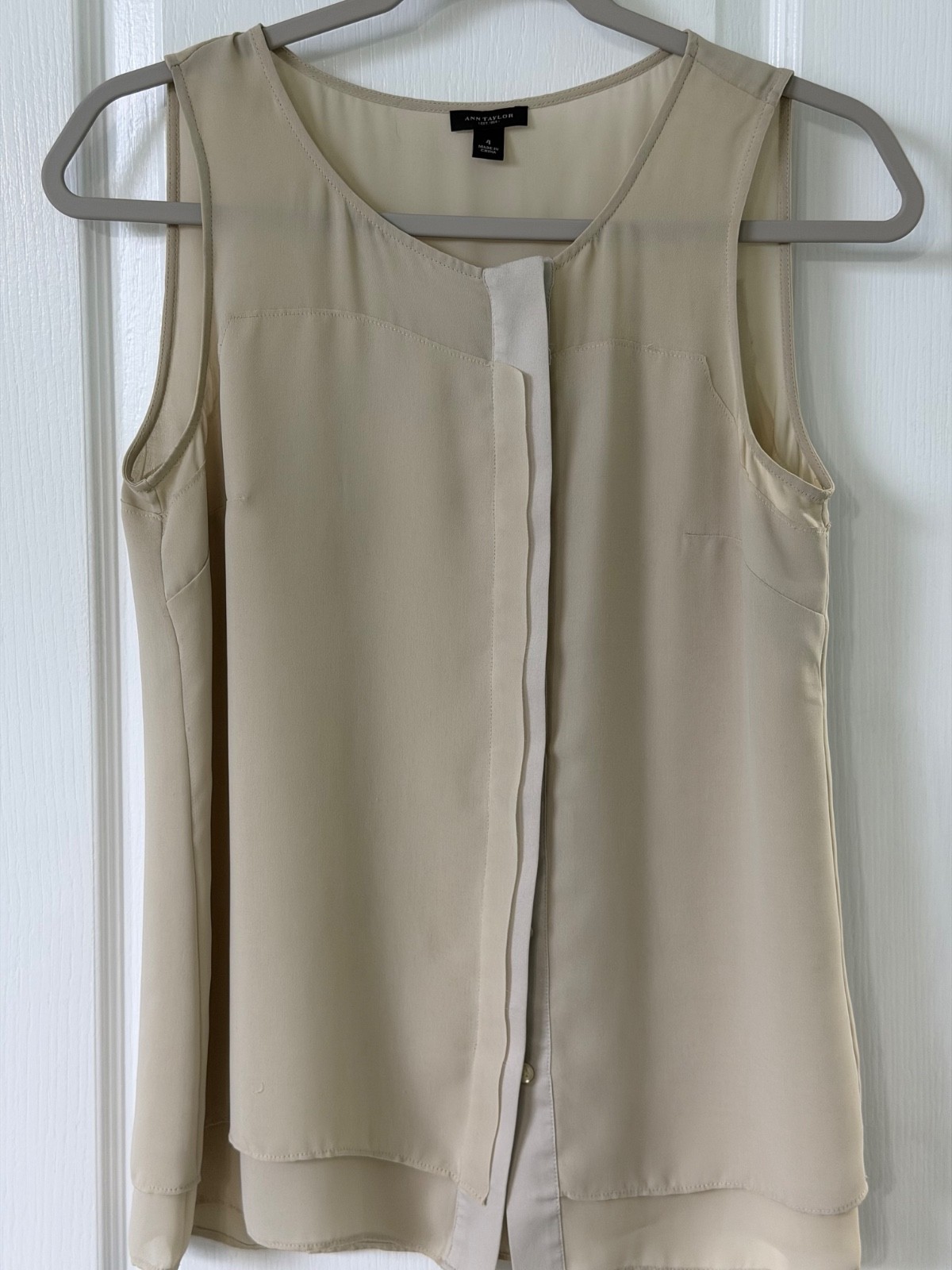 Ann Taylor Sleevess Dress Blouse Button up beige SZ 4 F/S EPOC Ann Taylor Sleevess Dress Blouse Button up beige SZ 4 F/S EPOC