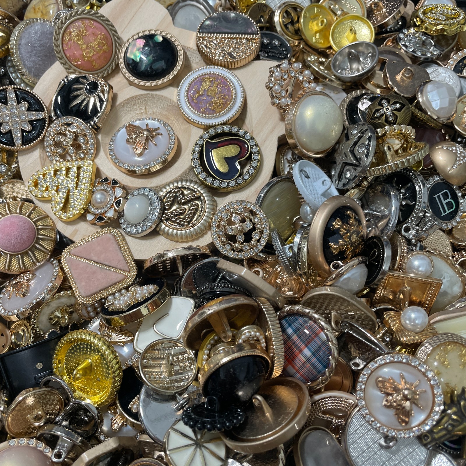 50 Vintage Style Buttons 0.4-0.98 Inch Mixed Sizes Sewing Craft Supplies