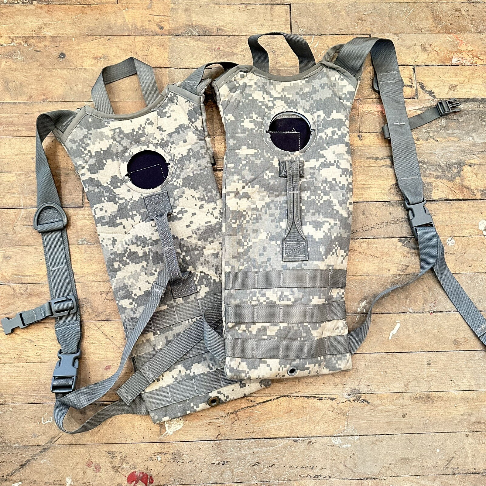 2 - Used US Army USGI Military Camelbak Hydration Carrier ACU / UCP Digital Camo 2 - Used US Army USGI Military Camelbak Hydration Carrier ACU / UCP Digital Camo