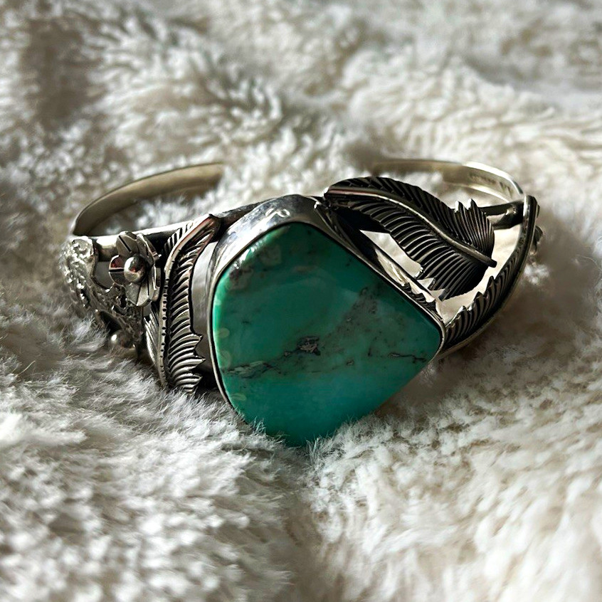 Vintage Southwestern Sterling Silver turquoise cuff bracelet