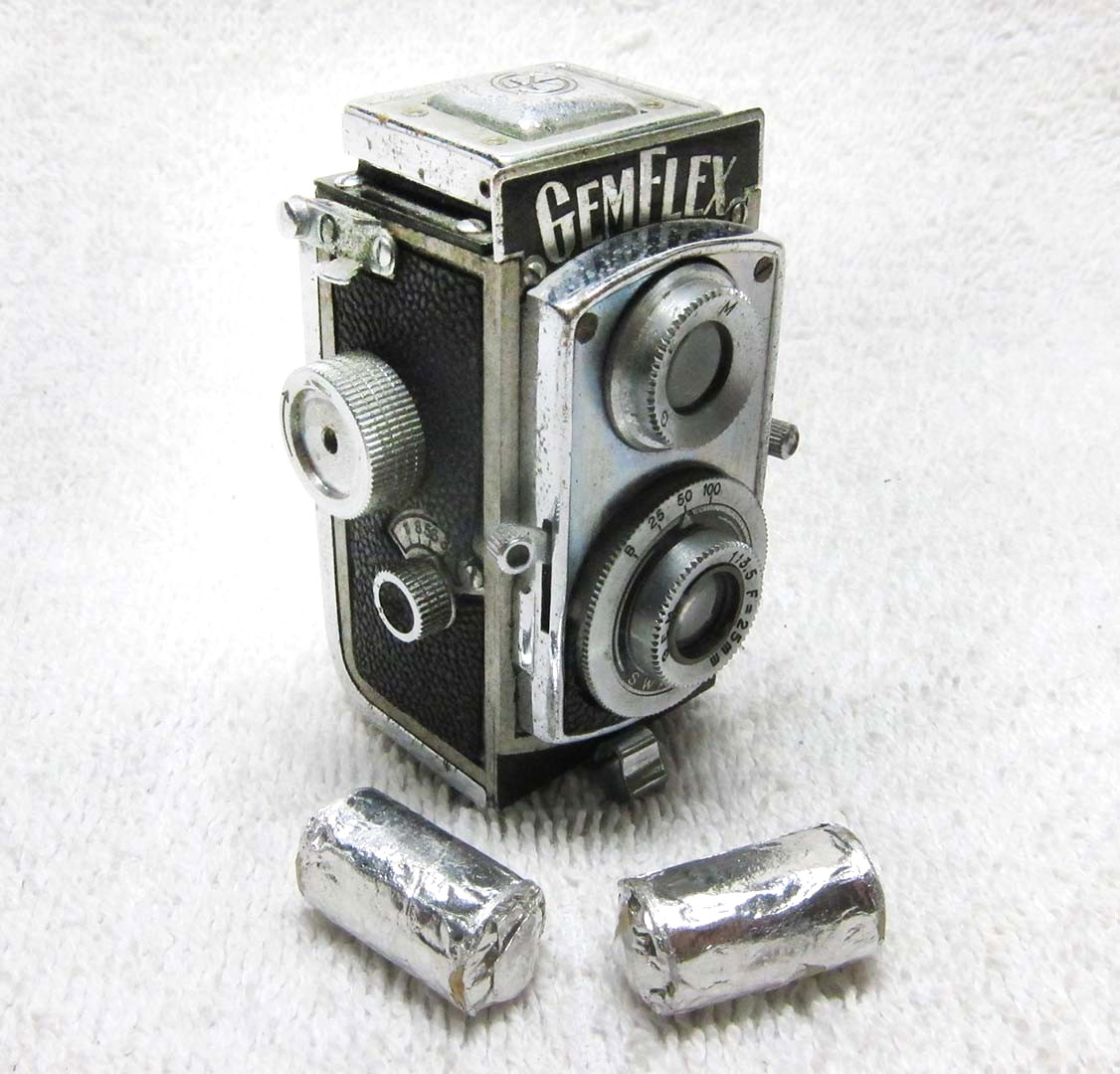 RARE SHOWA GemFlex Subminiature Twin Lens TLR Camera w/ 2 ROLLS FILM.   MIOJ  