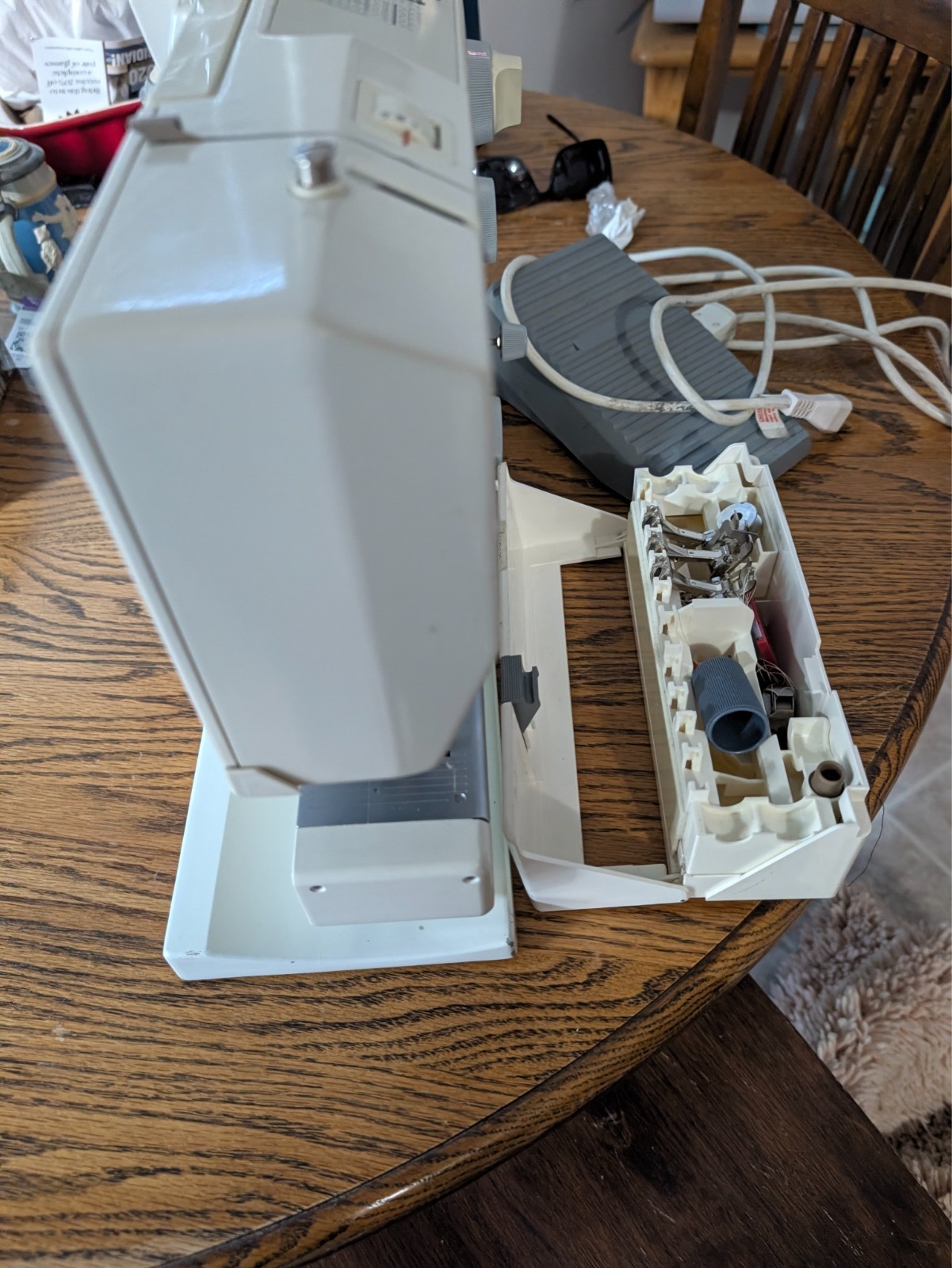 Vintage Bernina 1000 Designer Sewing Machine - Tested Working Swiss Made w/ Feet