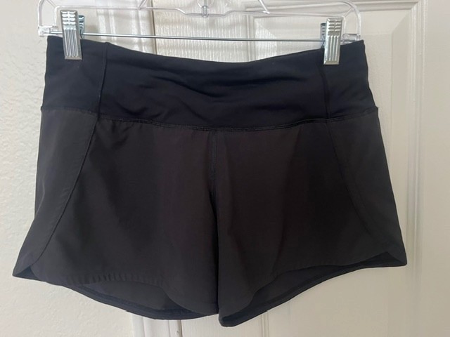 Lululemon Run Times Shorts, Black, Size 4, excellent condition