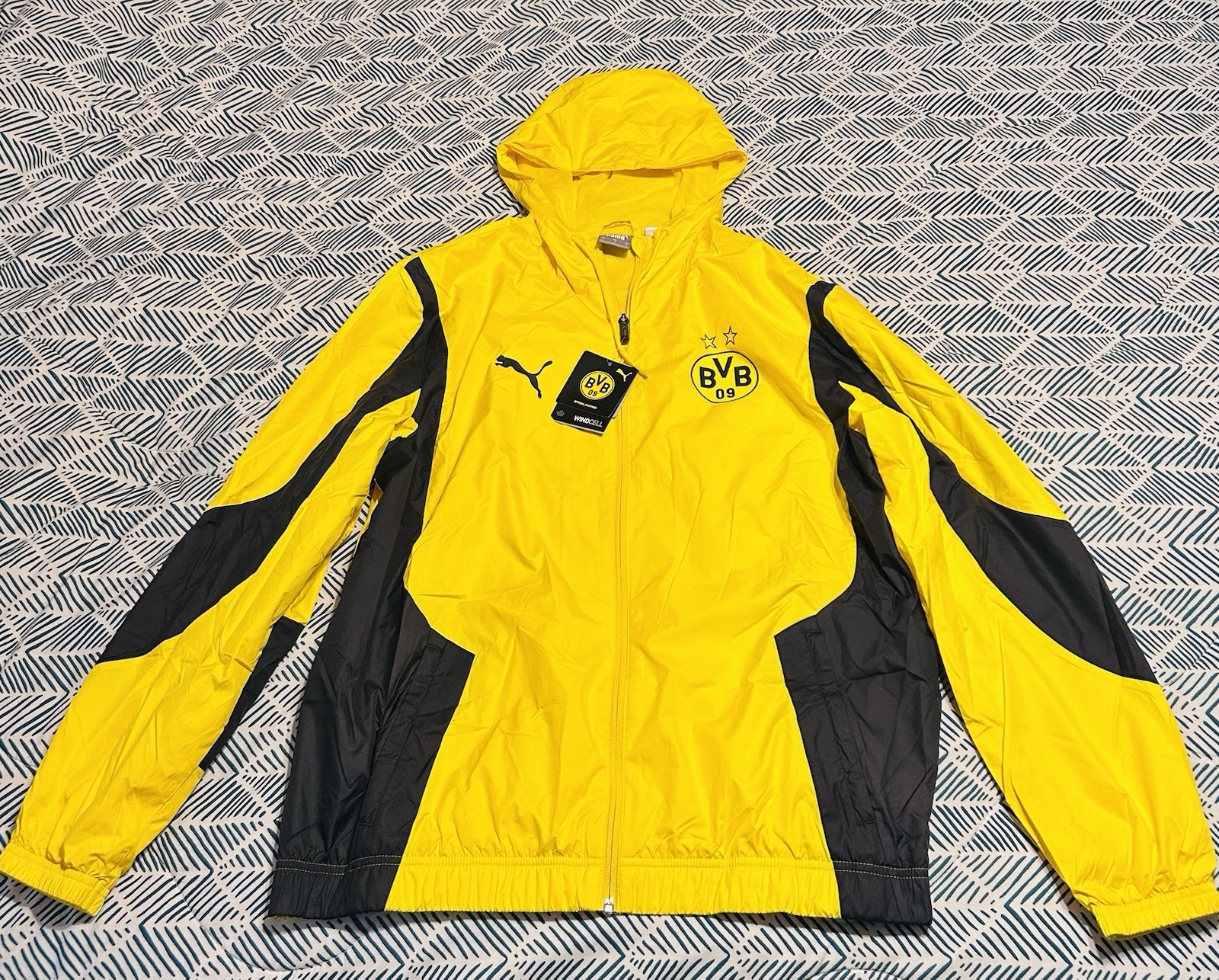 Puma Borussia Dortmund Men’s Woven Pre-Match Jacket Yellow-Black L New With Tags Puma Borussia Dortmund Men’s Woven Pre-Match Jacket Yellow-Black L New With Tags
