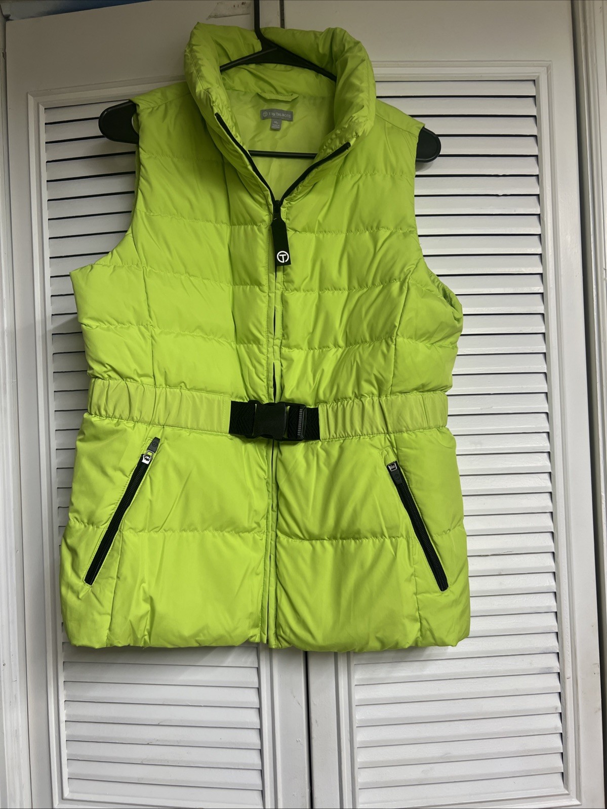 Talbots Woman size Medium Petite Quilted  sleeveless Lime Green 2 Pocket Vest Talbots Woman size Medium Petite Quilted  sleeveless Lime Green 2 Pocket Vest