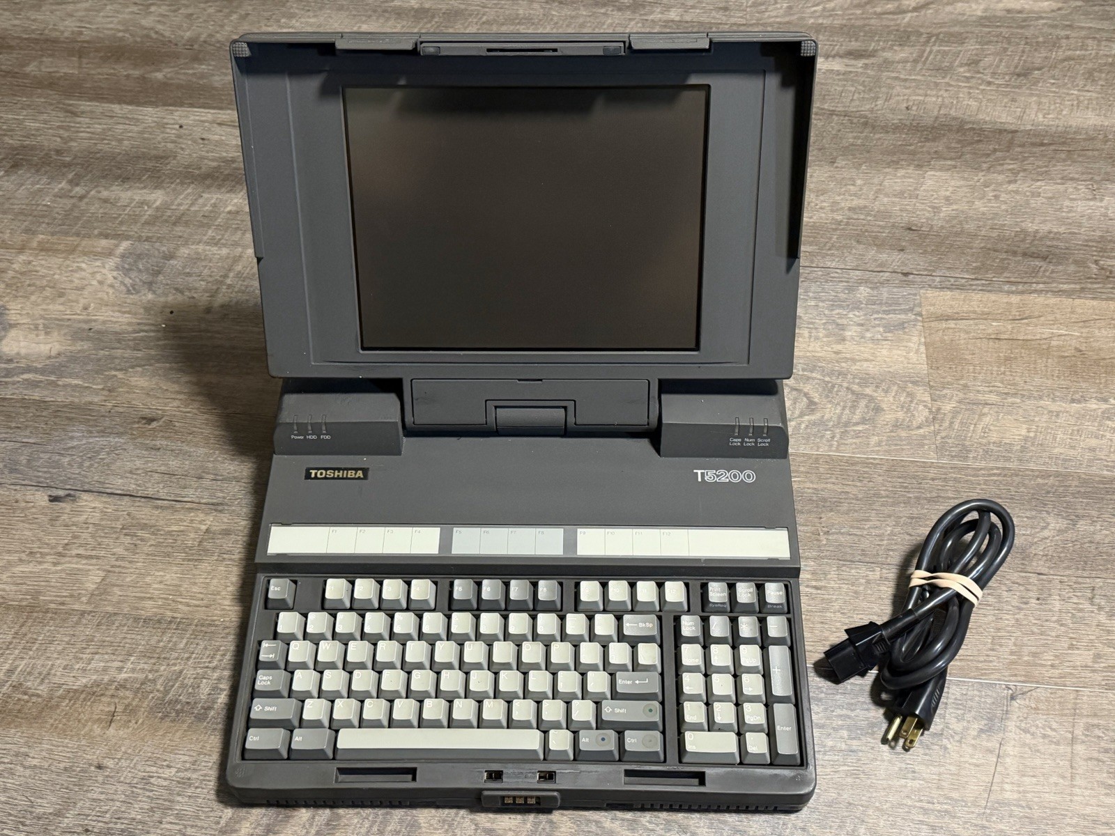 Vintage Toshiba T5200 PA8050U Portable Computer Plasma Display - Powers On Vintage Toshiba T5200 PA8050U Portable Computer Plasma Display - Powers On