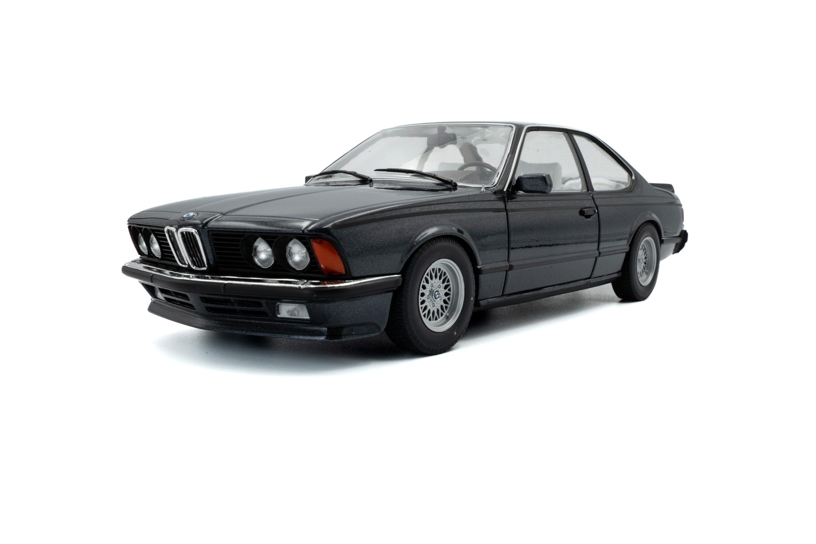 Solido 1:18 Scale BMW 635 CSI (E24) Macau Blue 1984 Diecast Model Car S1810306