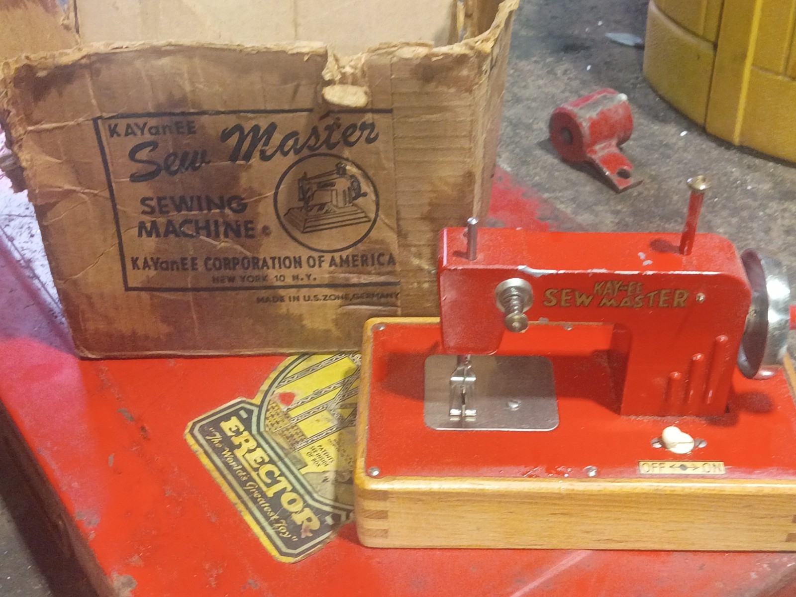 Vintage 1940's Model Seeing Machine