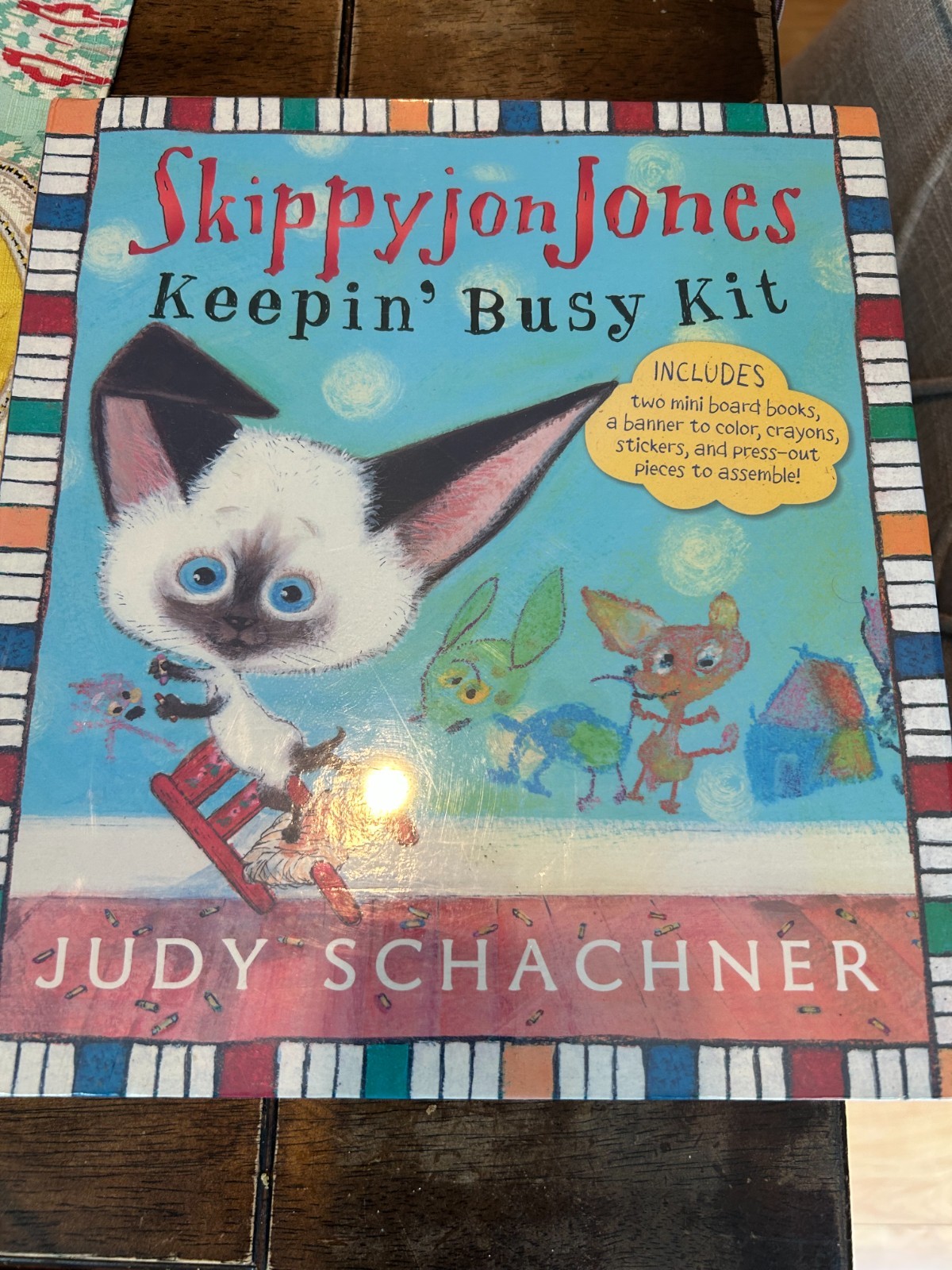 SKIPPYJON JONES KEEPIN\' BUSY KIT By Judy Schachner & Judy Schachner *BRAND NEW*