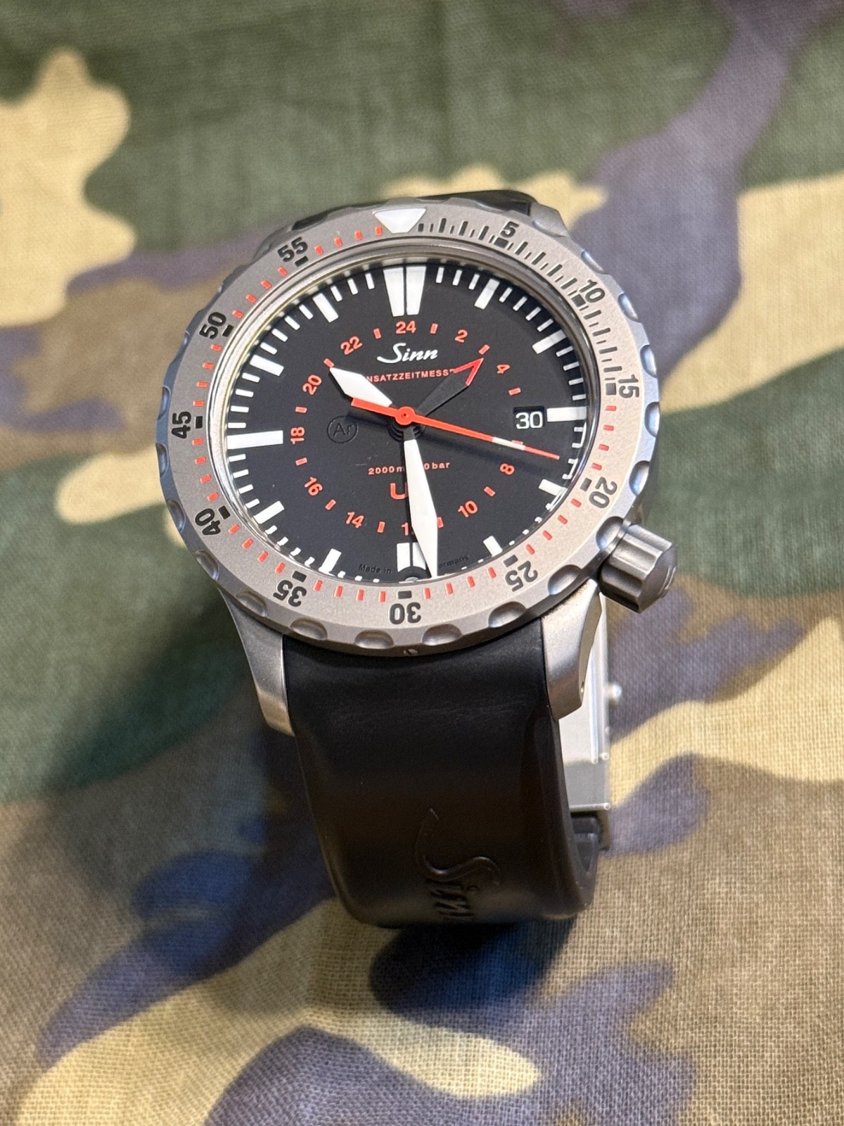 Sinn U2 (EZM 5) 44mm GMT Diver on Silicone Strap Excellent Condition +straps
