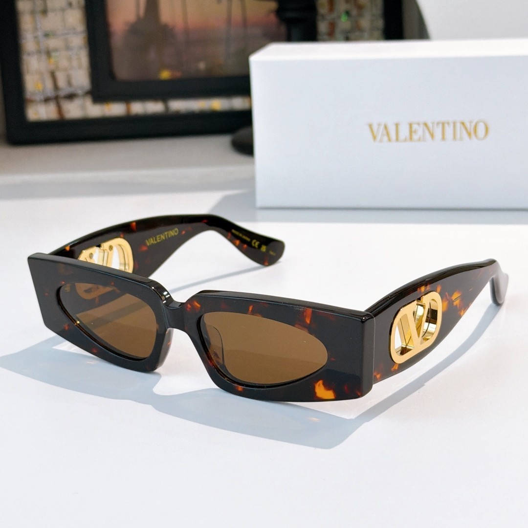 Valentino VG0001S Cat Eye Sunglasses Havana Brown Lens 53-17-140 With New Case