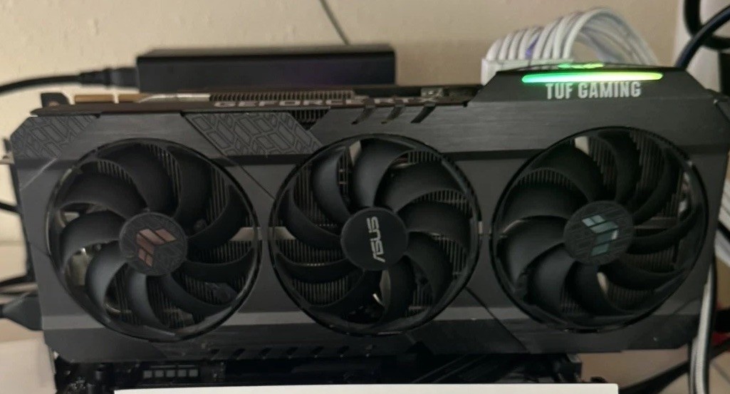 (FOR PARTS) Asus Tuf GeForce RTX 3090 Gaming OC with CORE and MEMORIES