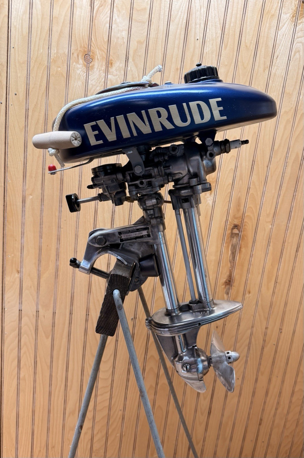 Vintage 1946 1.1 Hp Evinrude Ranger Cutdown Model Display motor Only 21” tall