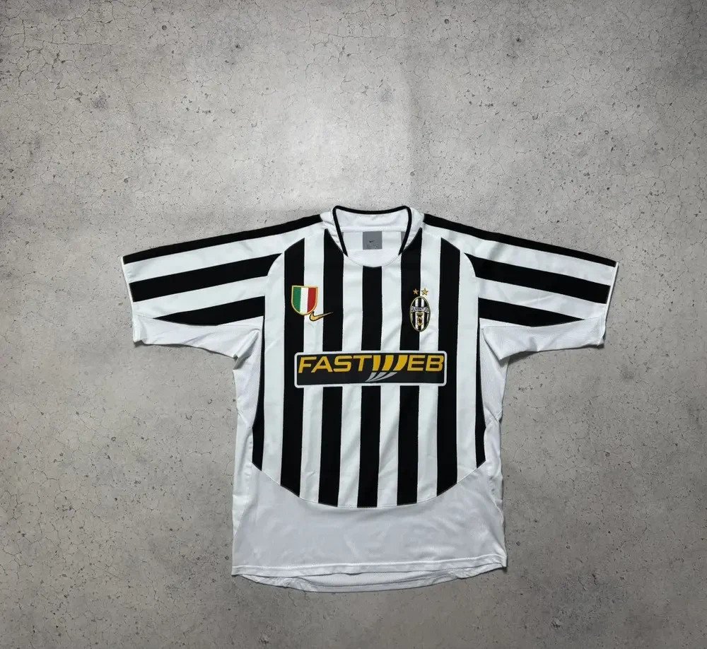 Nike FC Juventus 2003/2004 Vintage Soccer Jersey Striped Nike FC Juventus 2003/2004 Vintage Soccer Jersey Striped